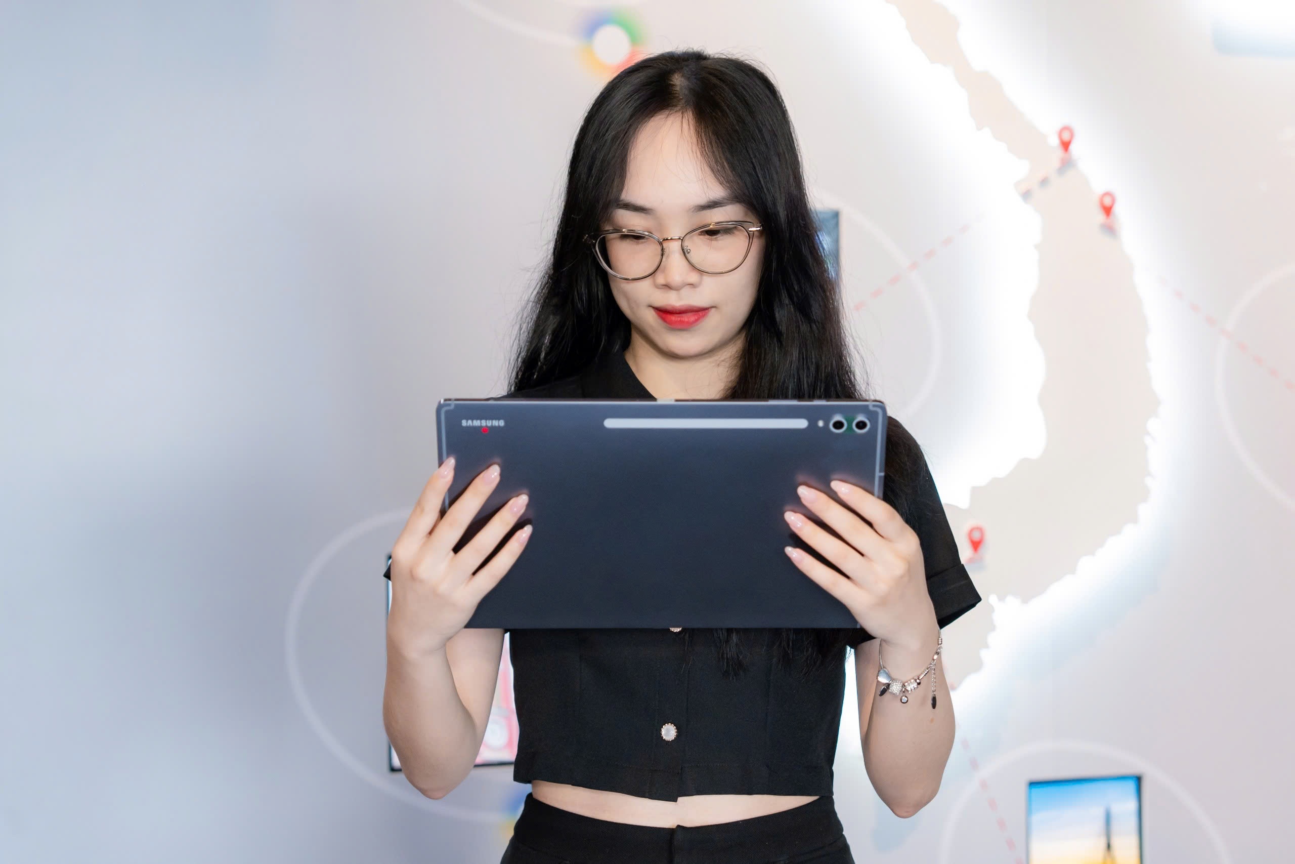 Lam viec ket hop xe dich voi AI tablet Galaxy Tab S10 series hinh anh