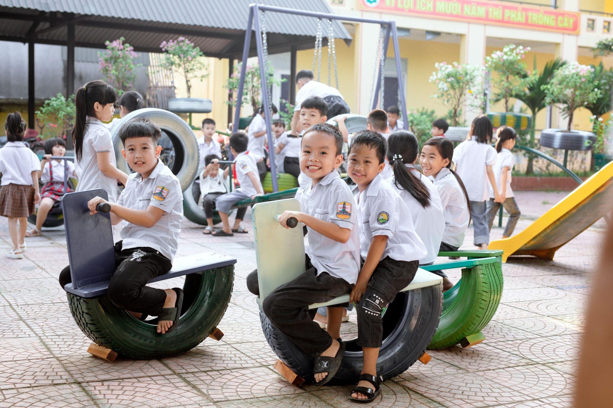 Toyota chung tay xanh hoa hoc duong tu Bac vao Nam voi gan 9.600 cay hinh anh