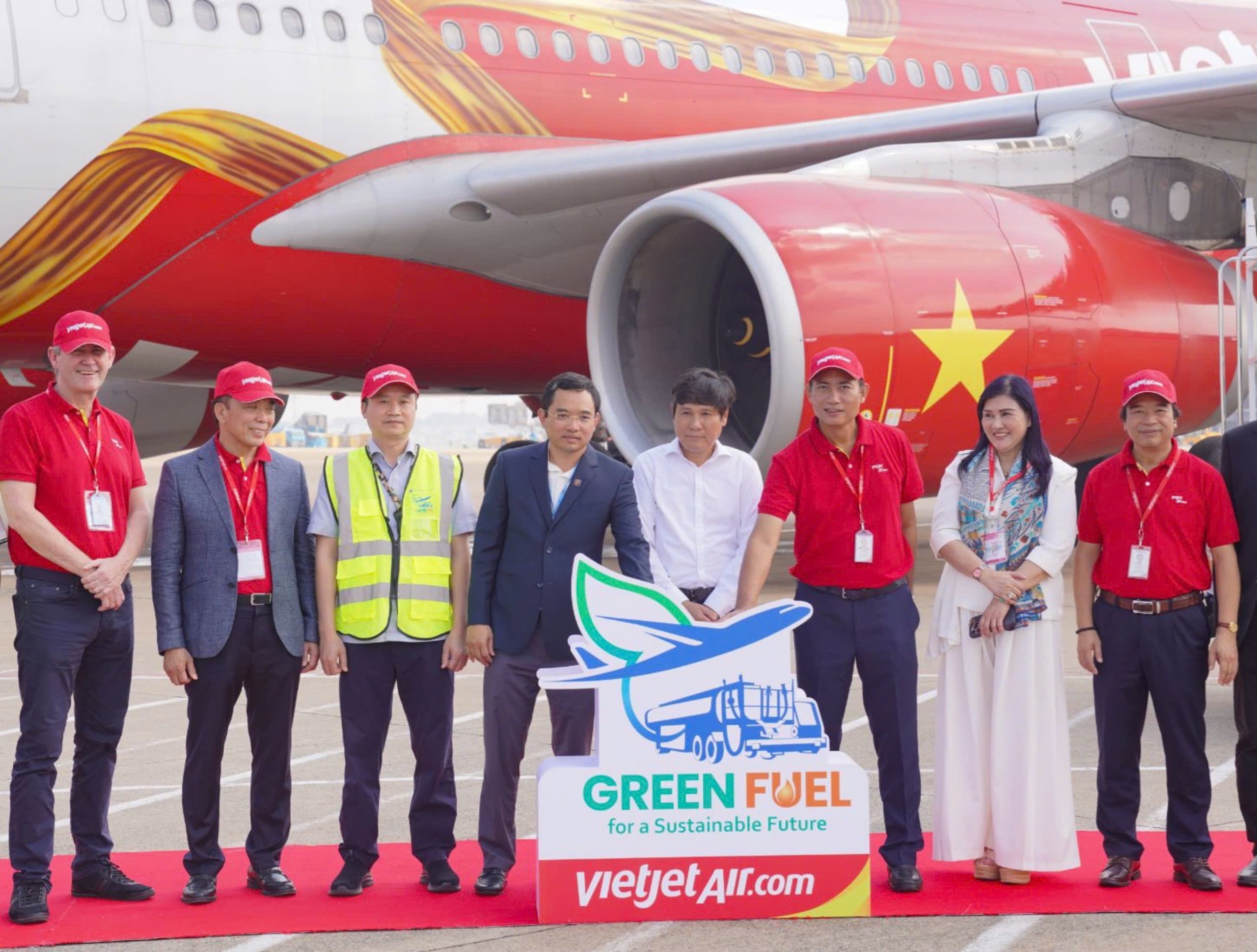 Chuyến bay Vietjet đầu tiên dùng nhiên liệu SAF tra nạp tại Việt Nam