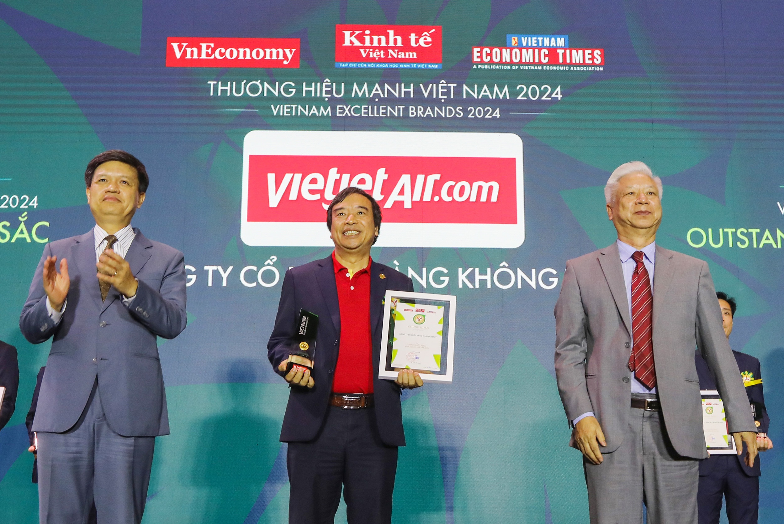 Vietjet duoc vinh danh 'Thuong hieu manh - Kinh doanh xuat sac' 2024 hinh anh