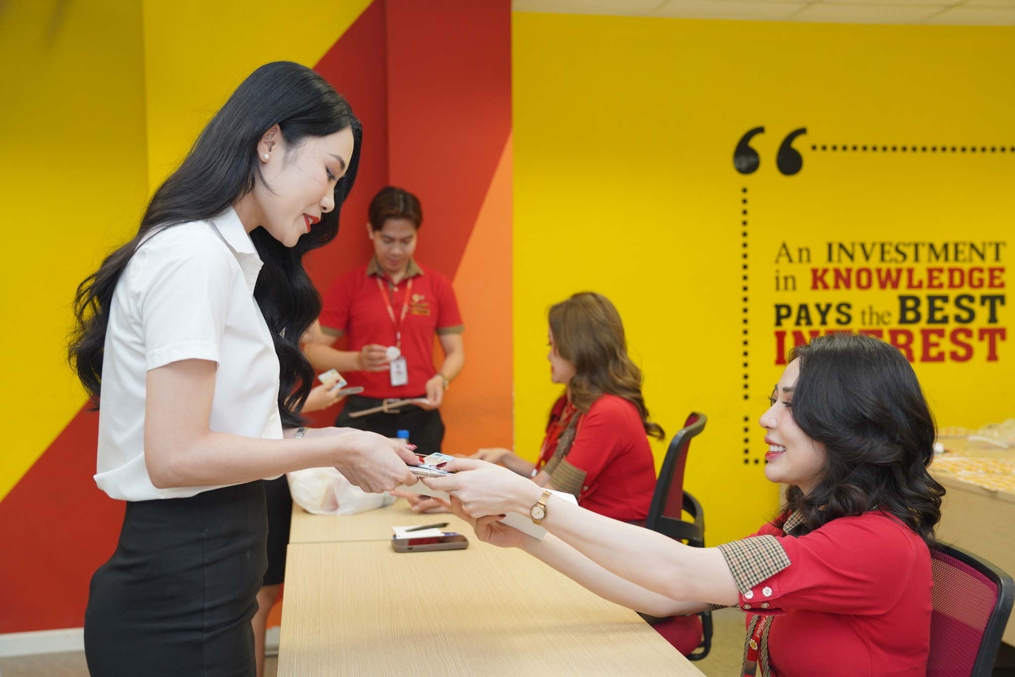 Vietjet tuyen dung anh 3