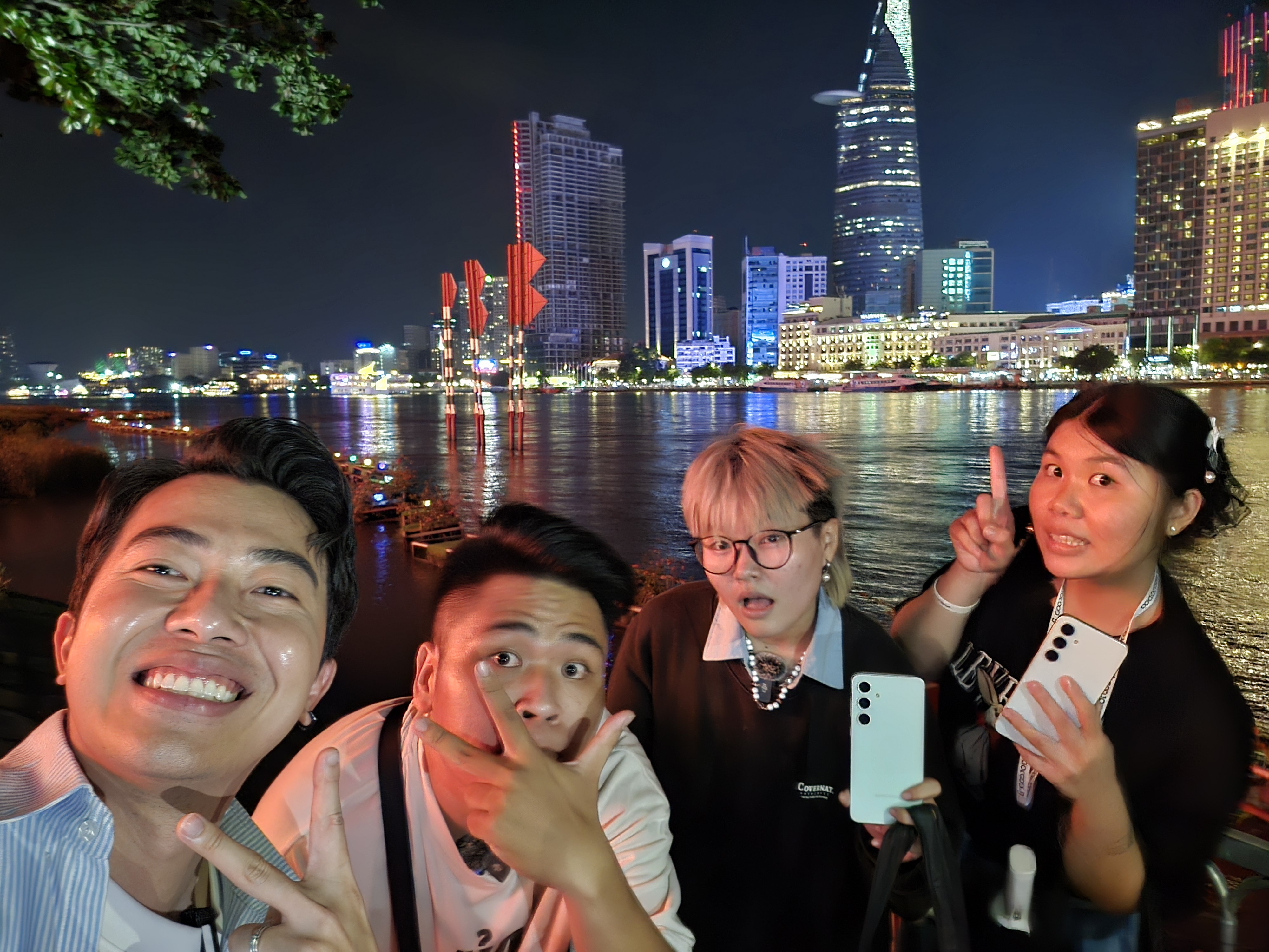 Cris Phan va nguoi chien thang AI Mazing kham pha hidden gem o TP.HCM hinh anh