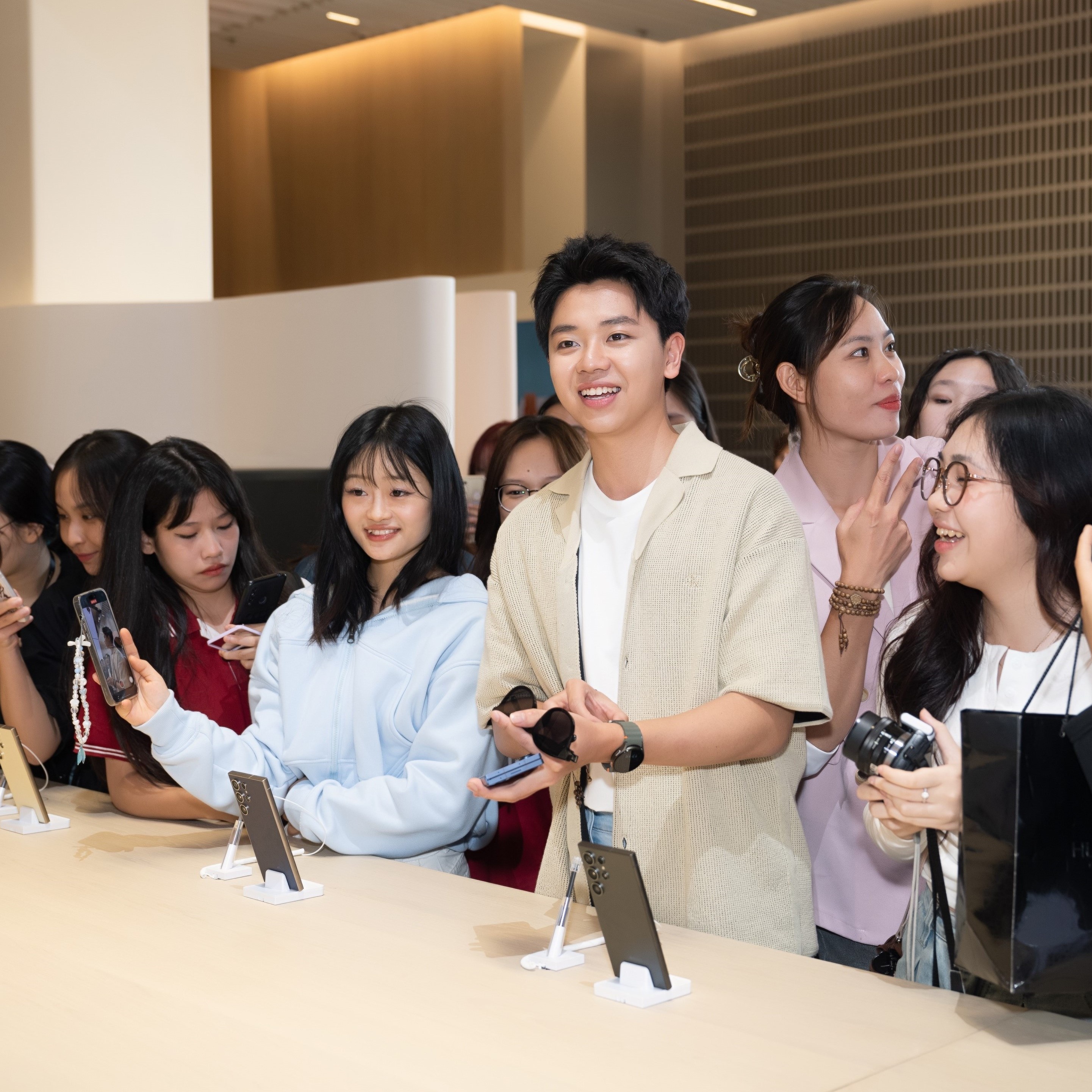 Samsung West Lake,  Galaxy Wrap anh 5