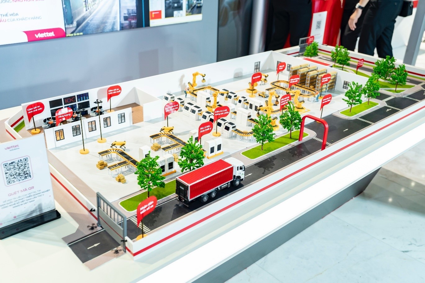 Viettel 5G2B va cuoc cach mang tu dong hoa toan dien cho nha may hinh anh