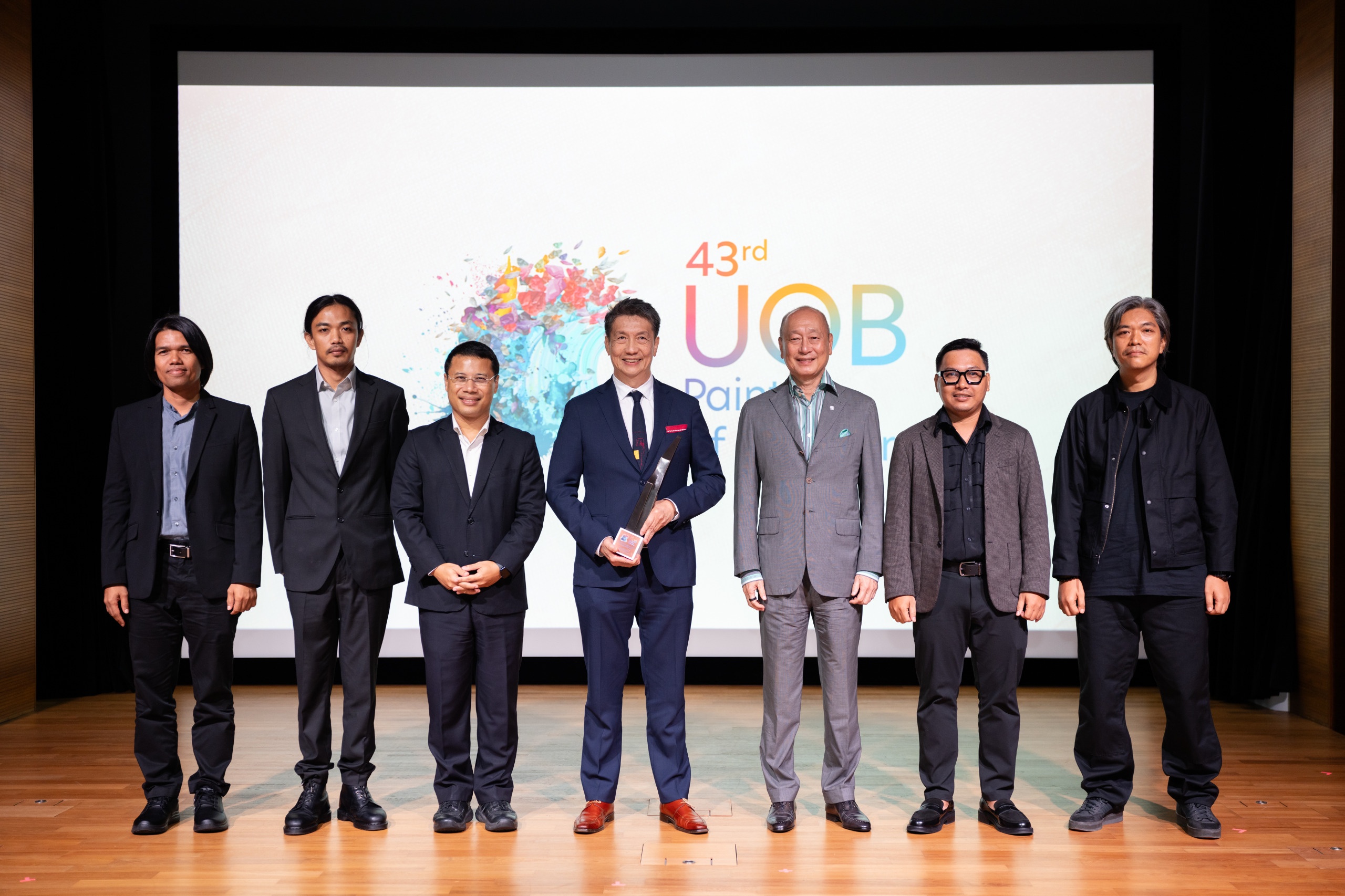 Singapore thang giai UOB Painting of the Year Dong Nam A 2024 hinh anh