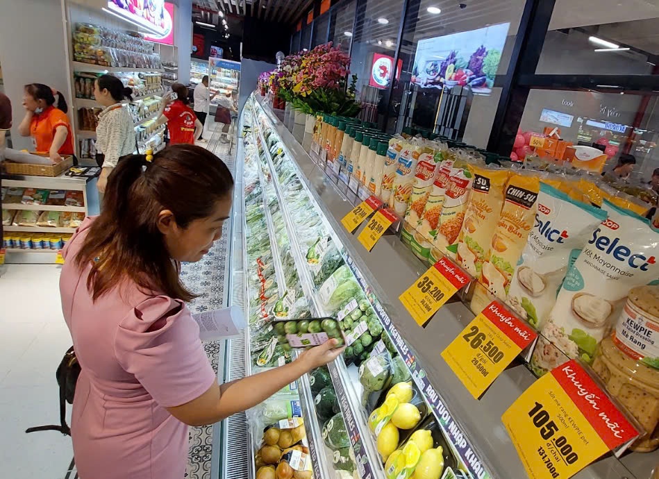 Nhan dip khai truong, Co.opXtra Ta Quang Buu tung loat uu dai hap dan hinh anh