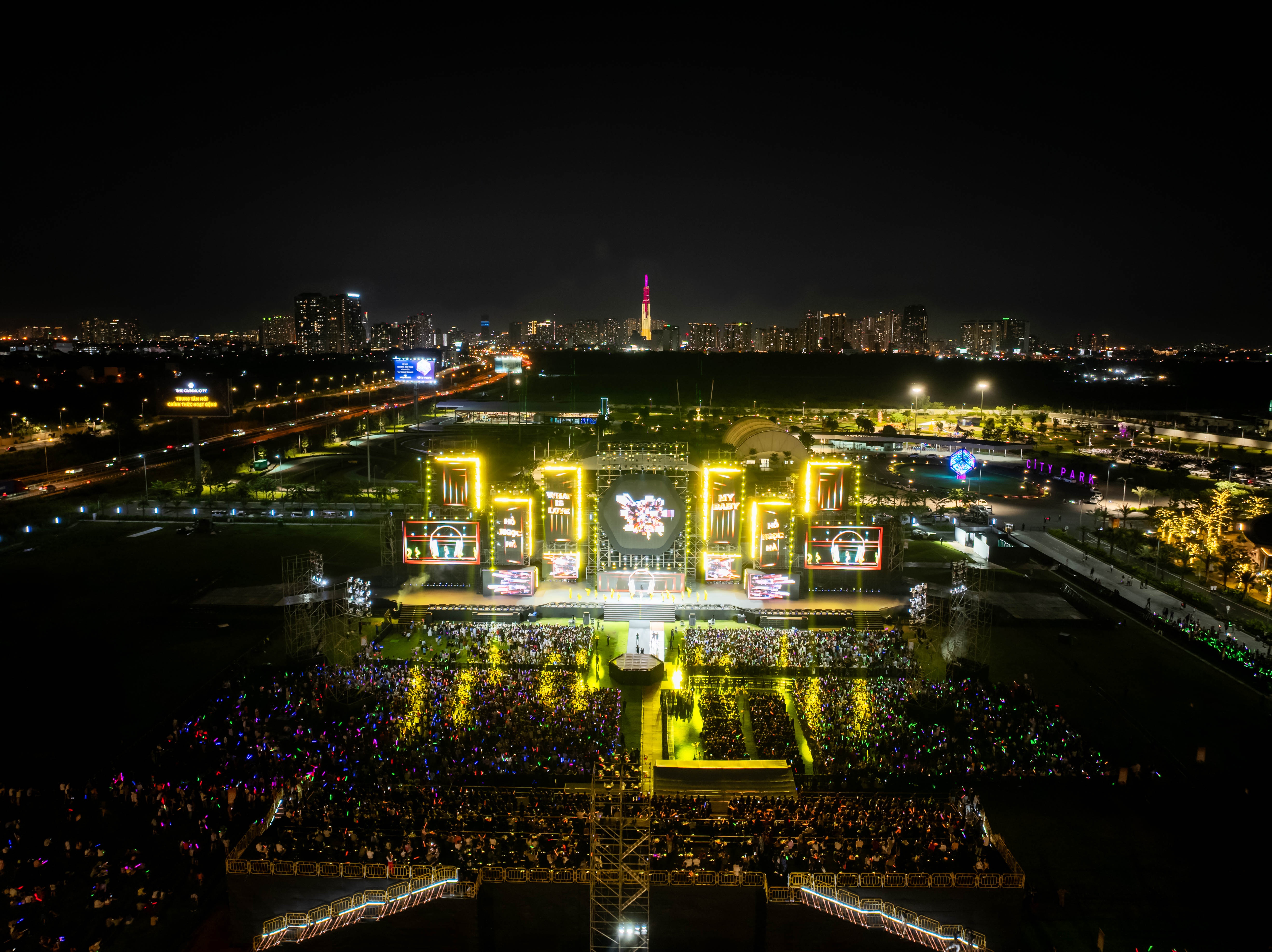 Gan 20.000 khan gia tham du su kien khai pho mo hoi o The Global City hinh anh