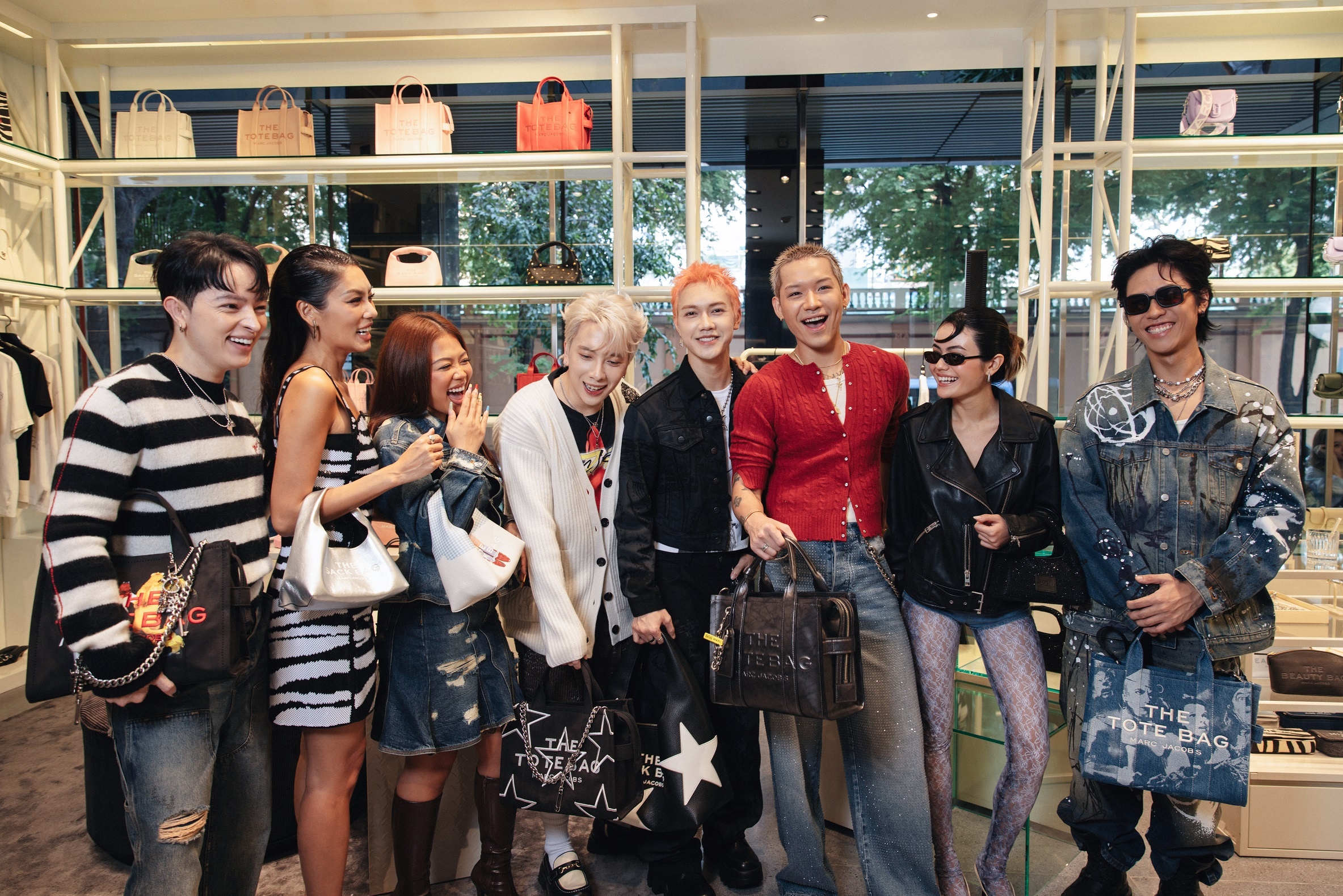 Marc Jacobs don BST Thu - Dong 2024 cung tin do thoi trang Viet hinh anh