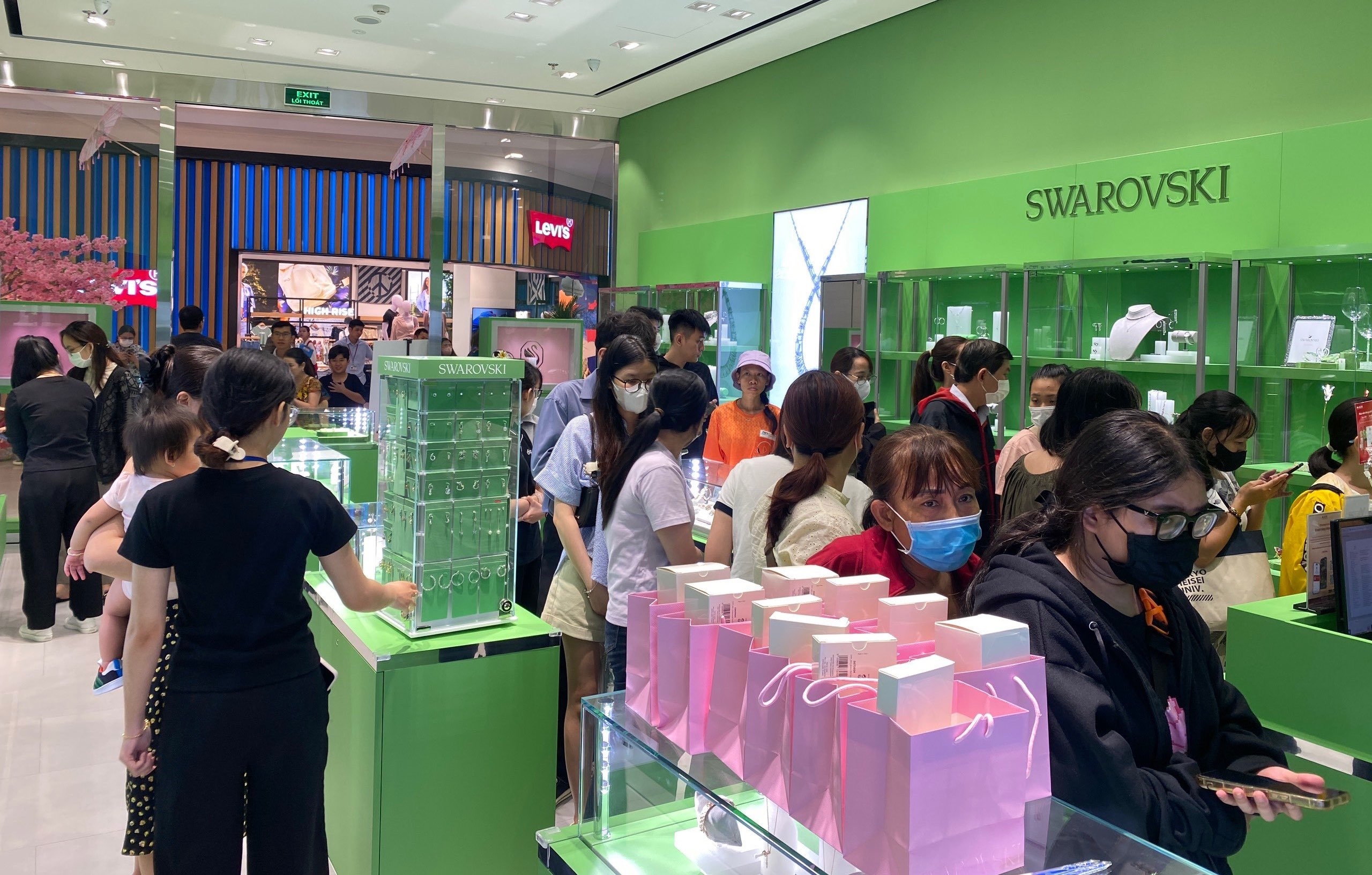 ACFC khai tiec Black Friday voi loat deal hoi tu thuong hieu quoc te hinh anh