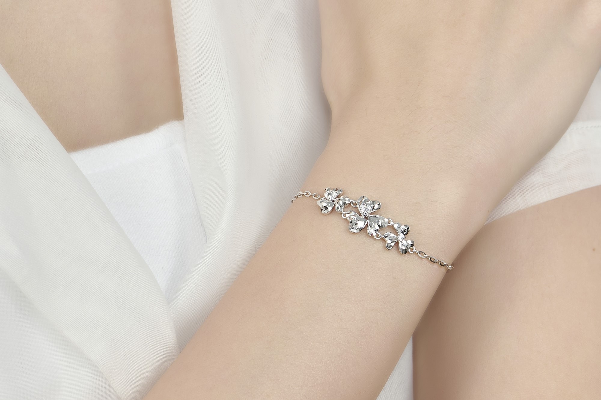 Quy co nang tam phong cach cung 4 mau trang suc Italy tinh xao hinh anh