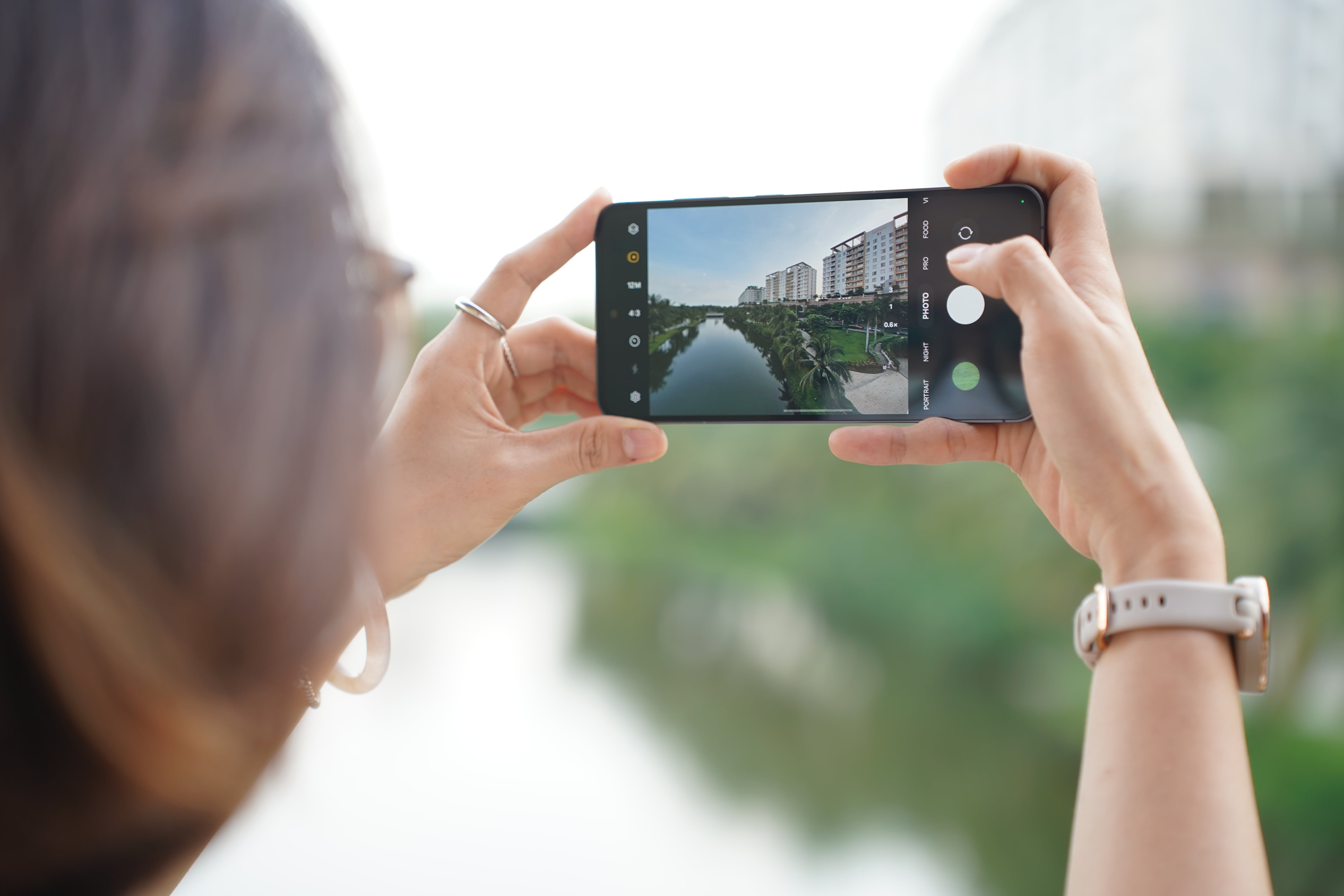 Samsung Galaxy S24 FE anh 1