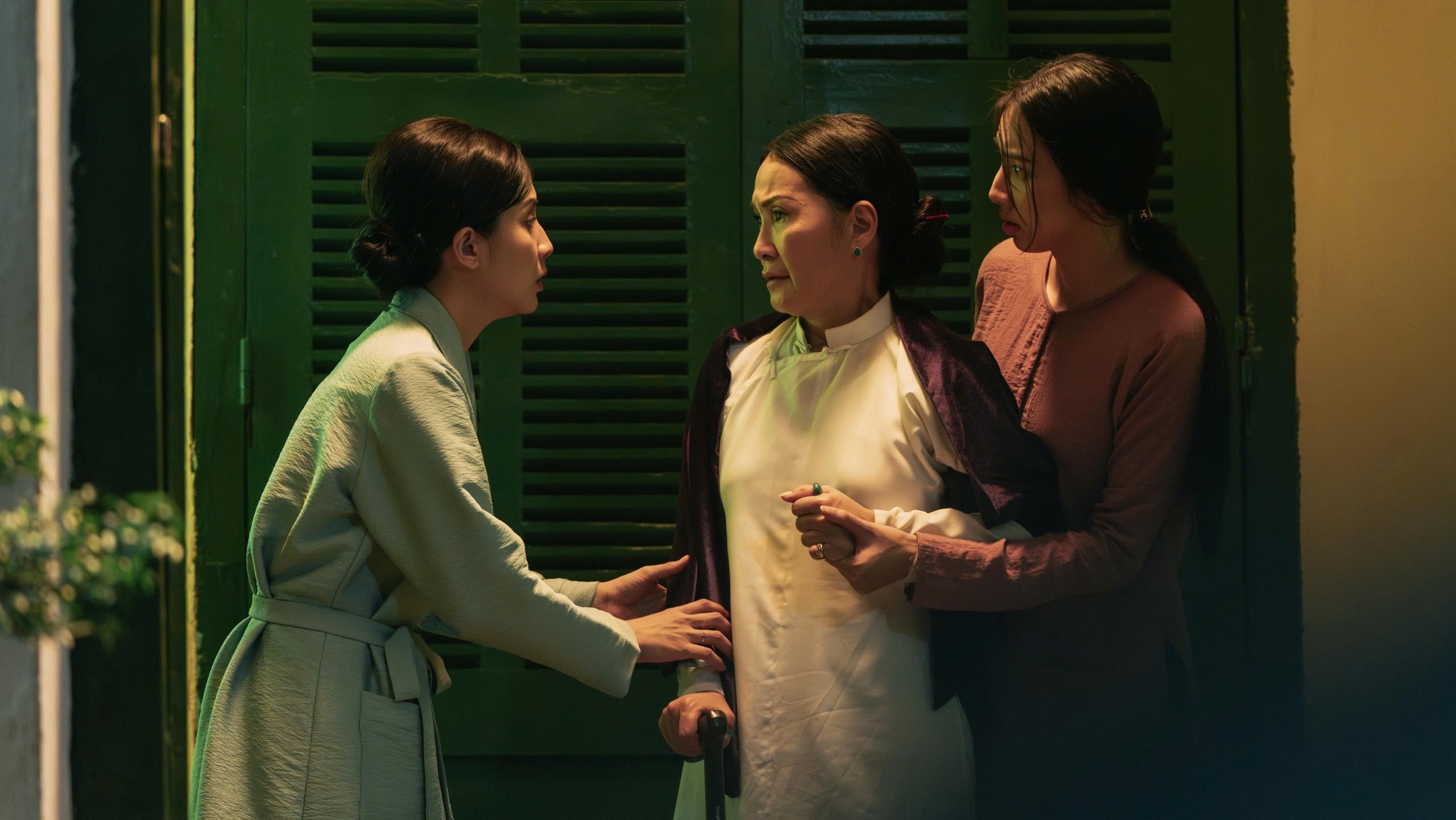 Thuy Tien - Thien An so ke trong ‘Linh mieu - quy nhap trang’ hinh anh