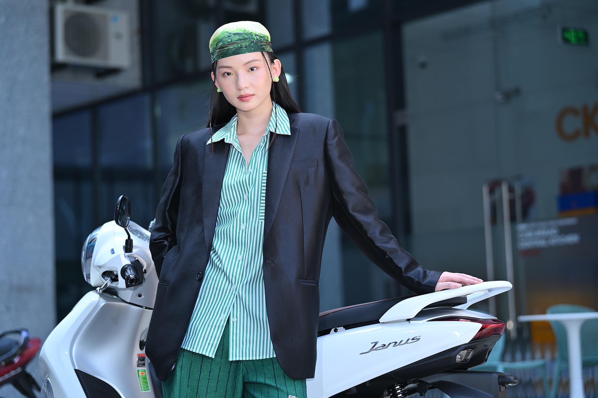 GenZ chon khac biet hay theo so dong? hinh anh