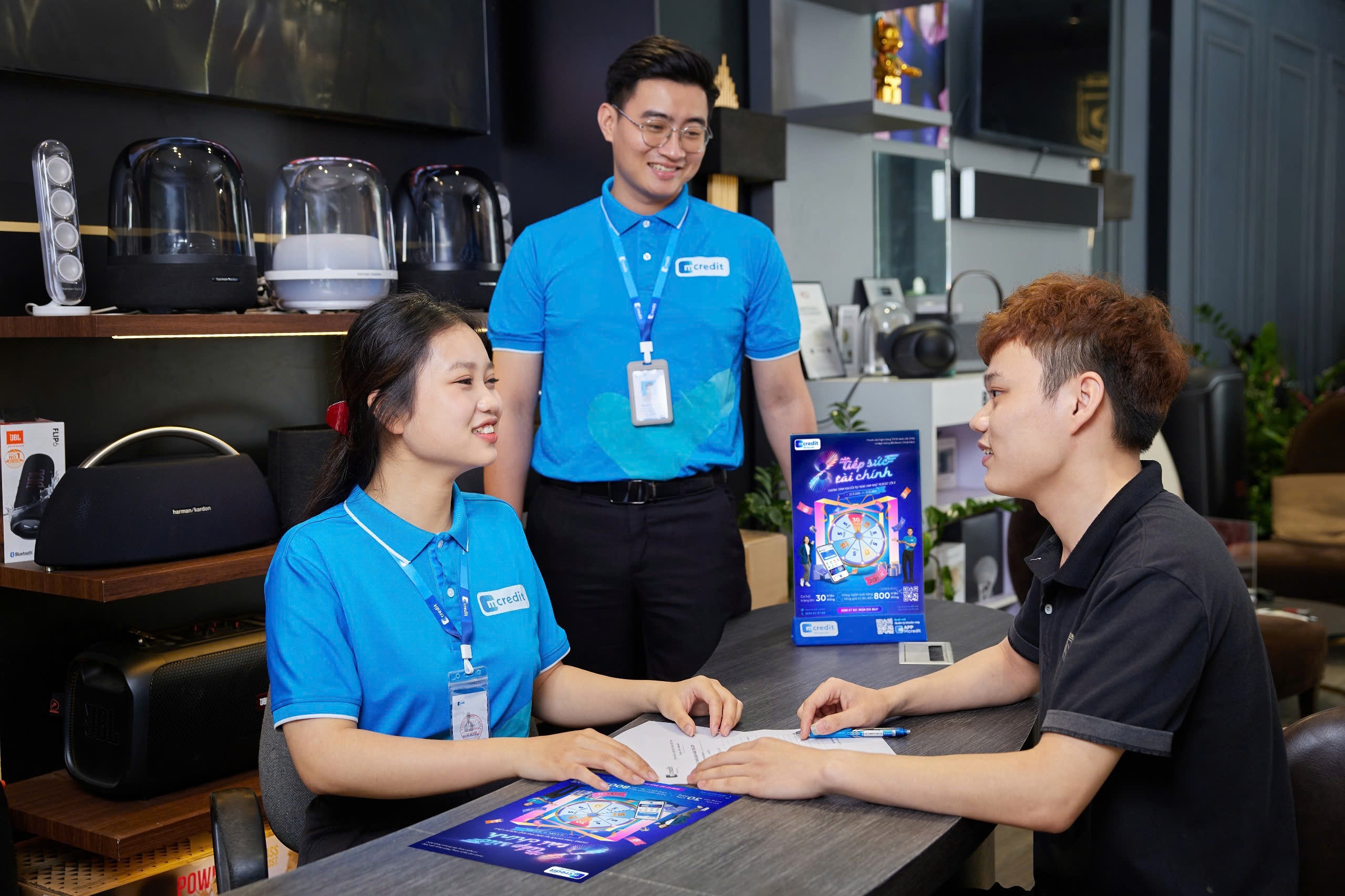 Mcredit va 8 nam tiep suc tai chinh, phung su gan 3,3 trieu khach hang hinh anh