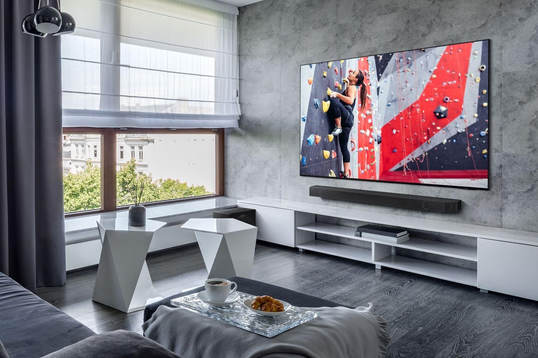 Don Tet At Ty 2025 bung no voi TV Samsung OLED hinh anh