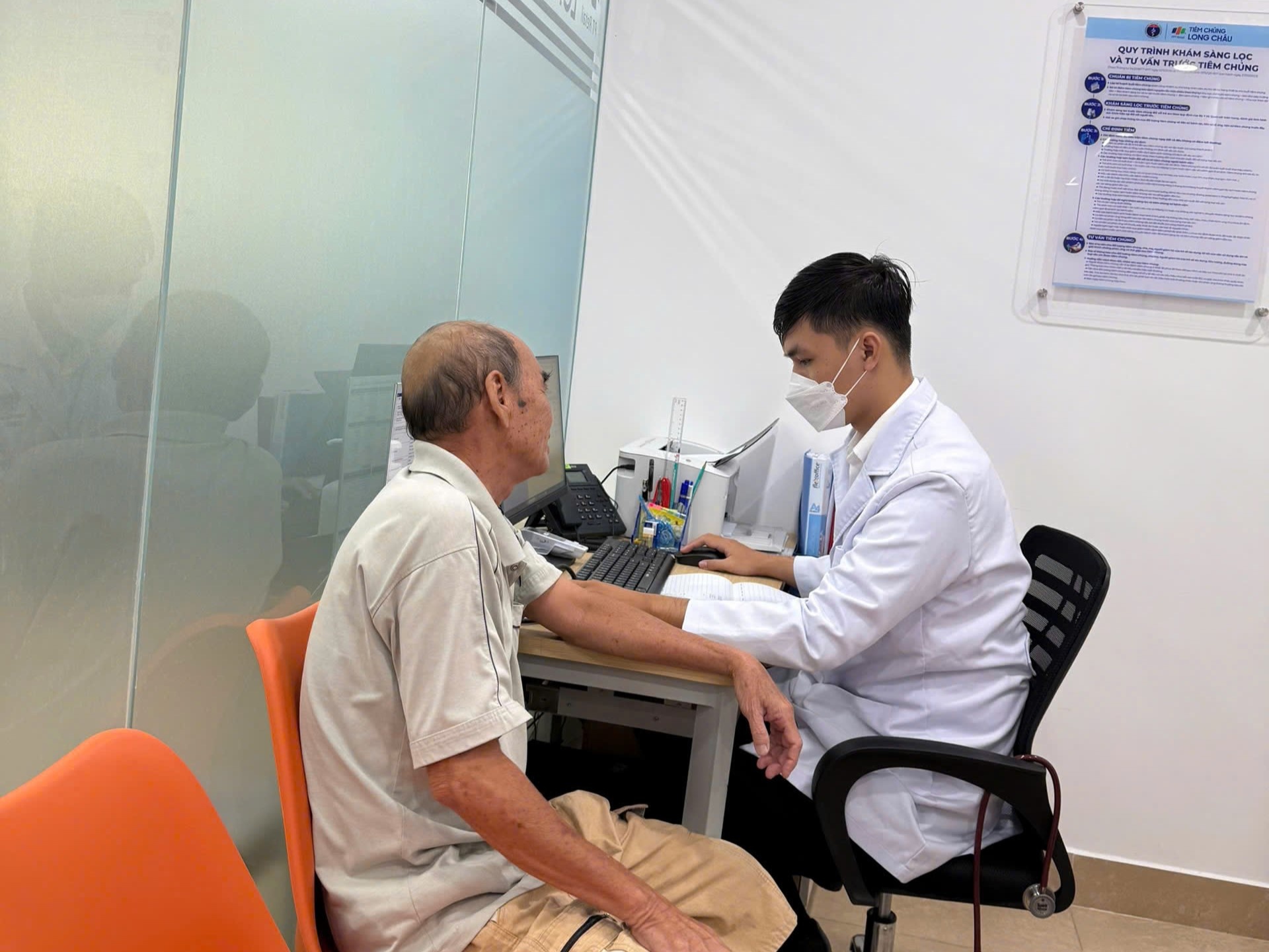 FPT Long Chau dau tu vao cong nghe AI trong van hanh tiem chung hinh anh