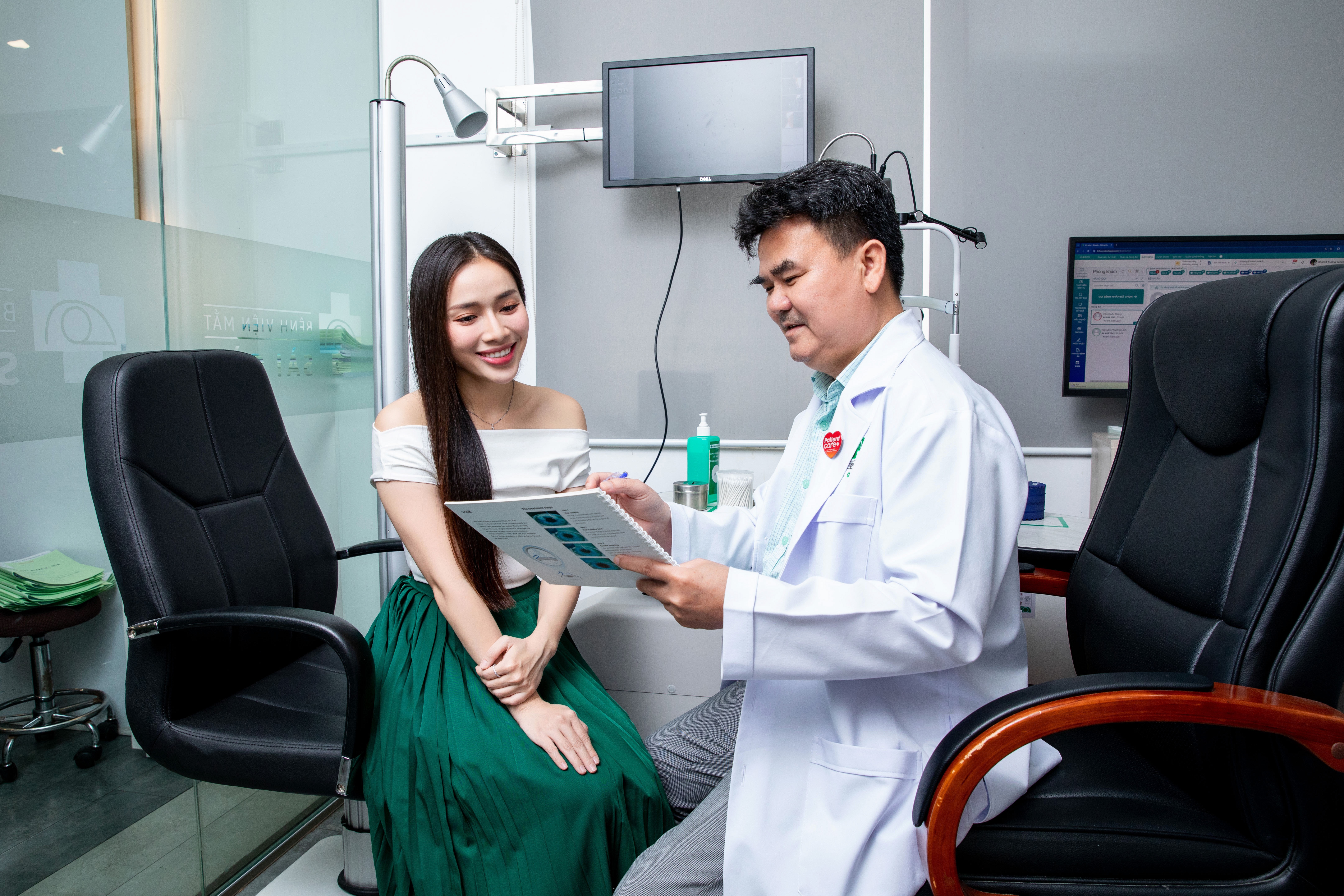 Mat Sai Gon,  xoa can Zeiss anh 2