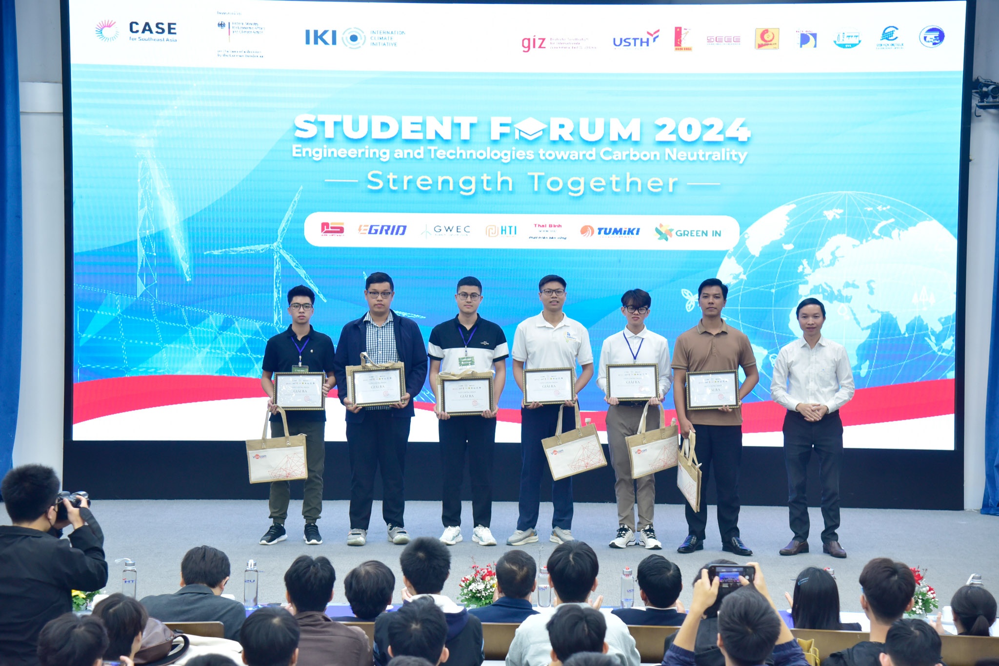 Student Forum cung sinh vien don xu huong nghe xanh hinh anh