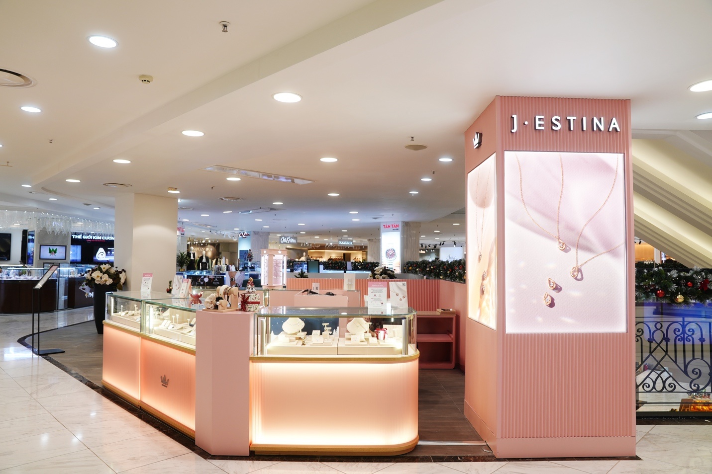 J.ESTINA gia nhap thi truong trang suc Viet Nam voi cua hang dau tien hinh anh