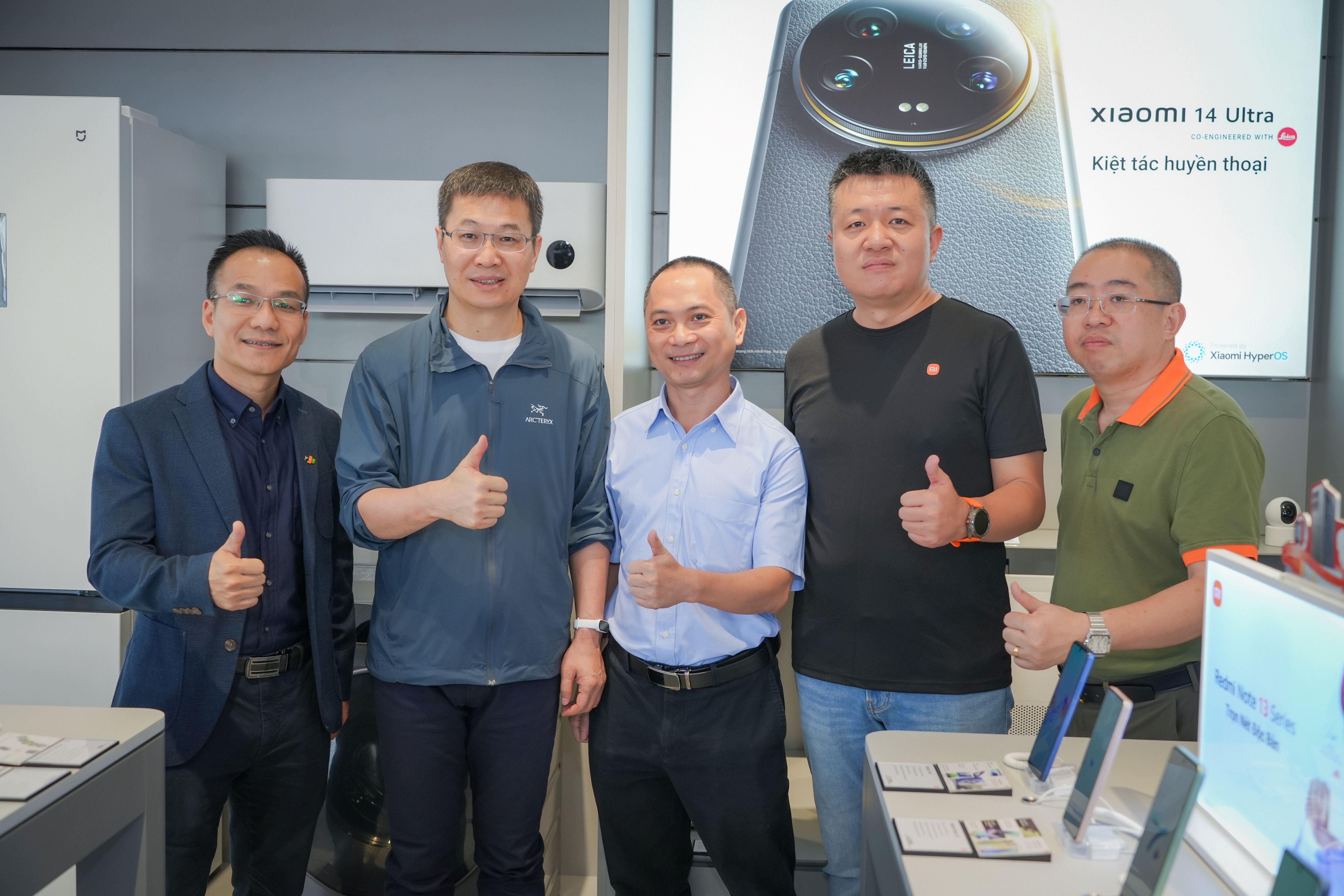 FPT Shop tro thanh nha ban le doc quyen Xiaomi 14T Pro 1 TB o Viet Nam hinh anh