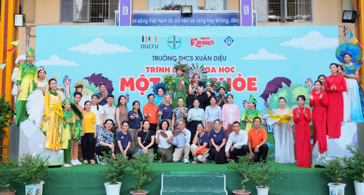 Cong tac khoa hoc,  Bayer anh 1