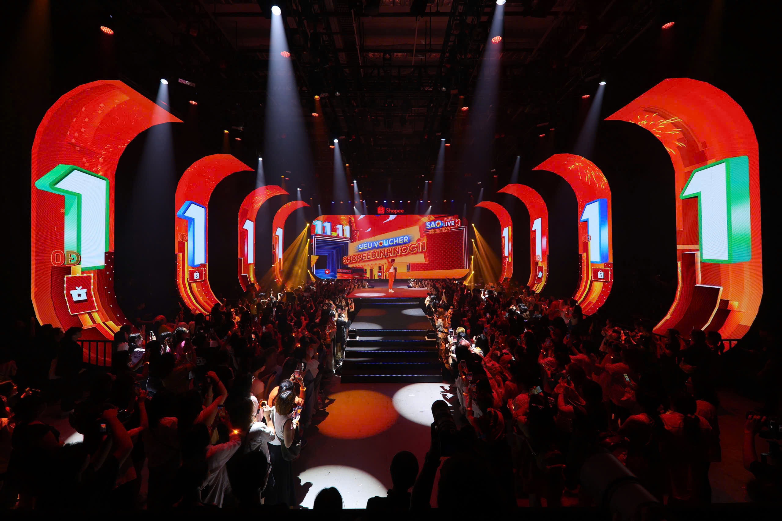 Shopee,  Shopee Live 12/12 anh 1