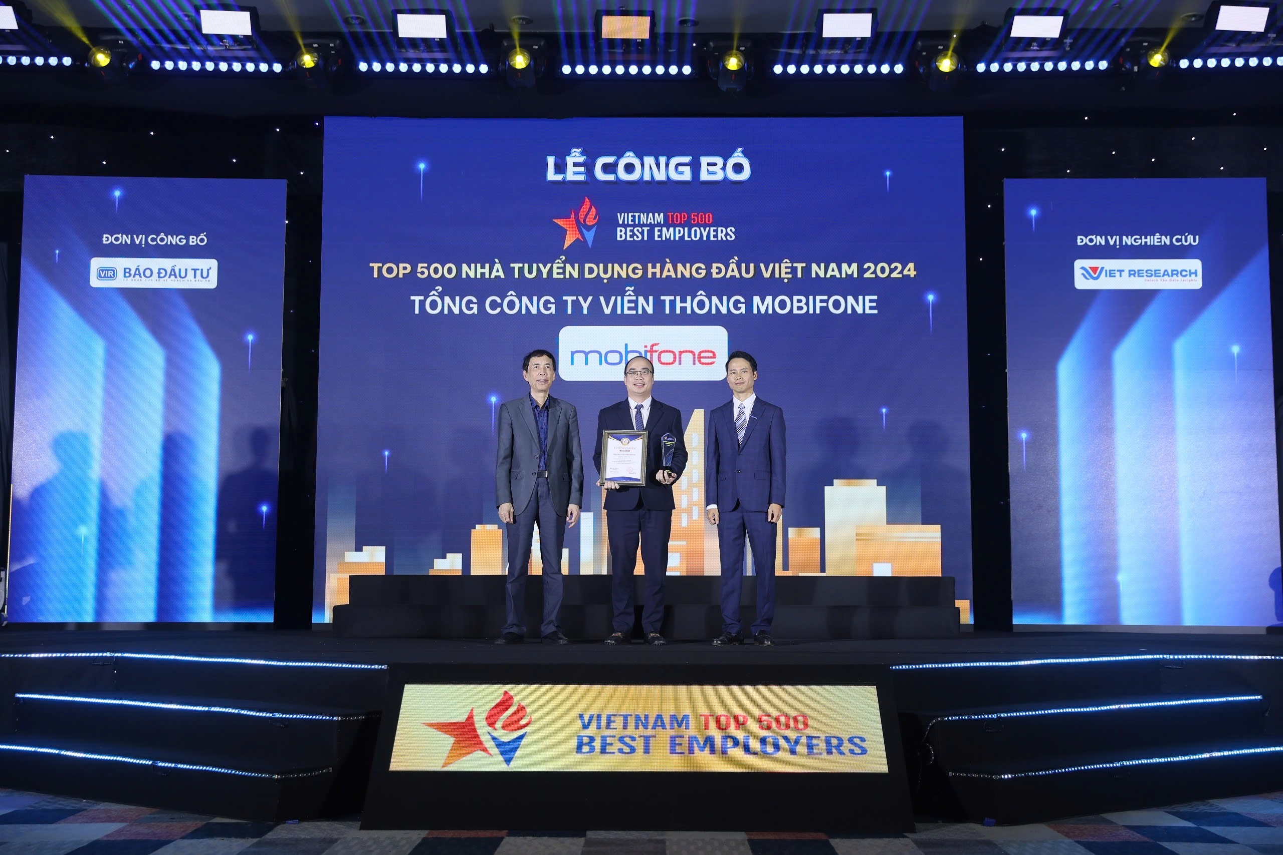 MobiFone duoc vinh danh o le cong bo 'Top 10 noi lam viec tot nhat VN' hinh anh
