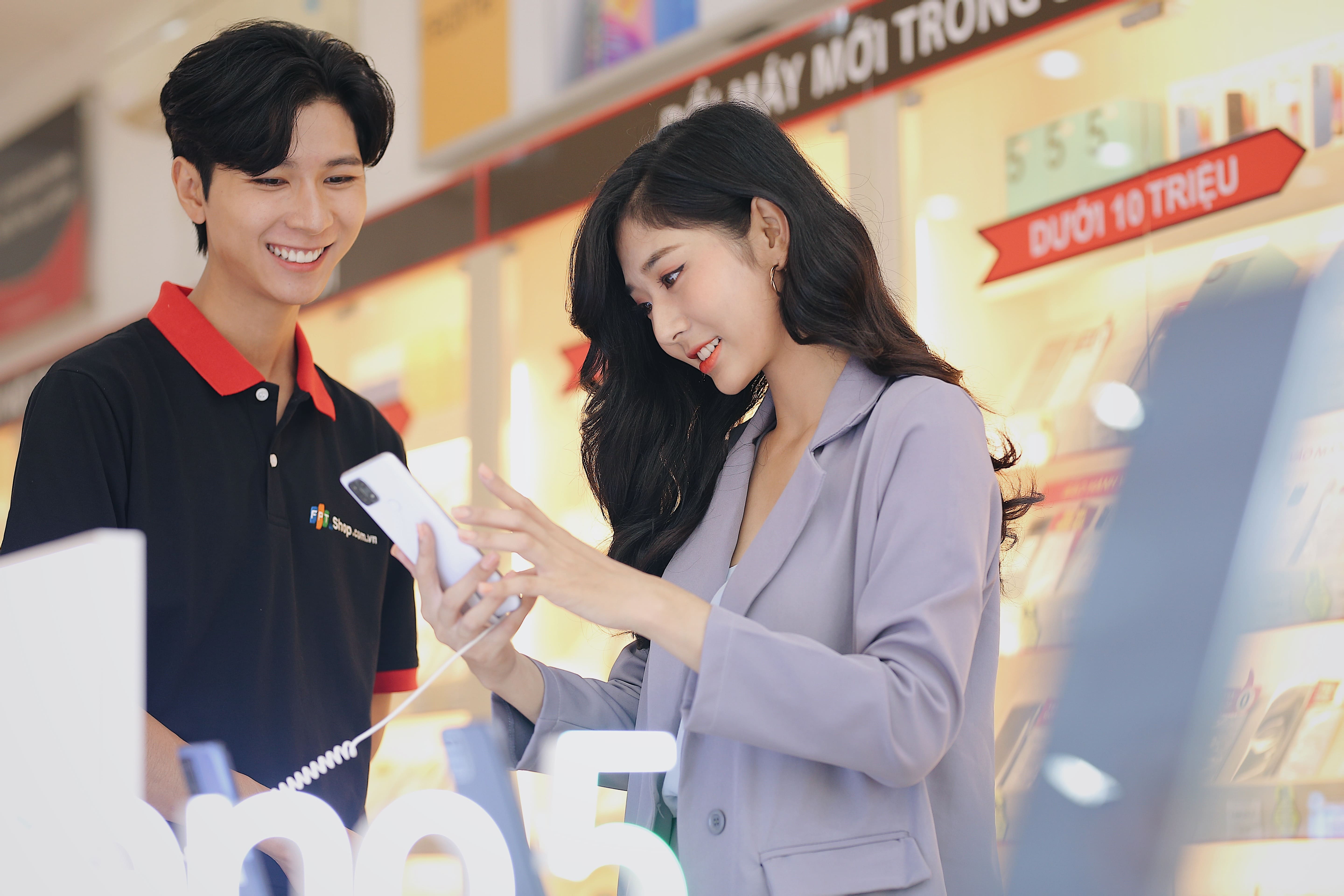 Khuyen mai FPT Shop anh 2