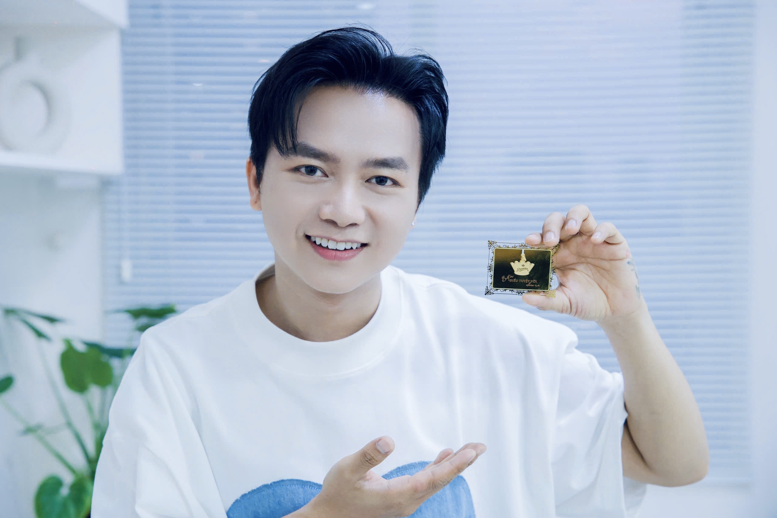 Sao Viet trung hop cung chon mot mon qua Tet y nghia tri an nguoi than hinh anh