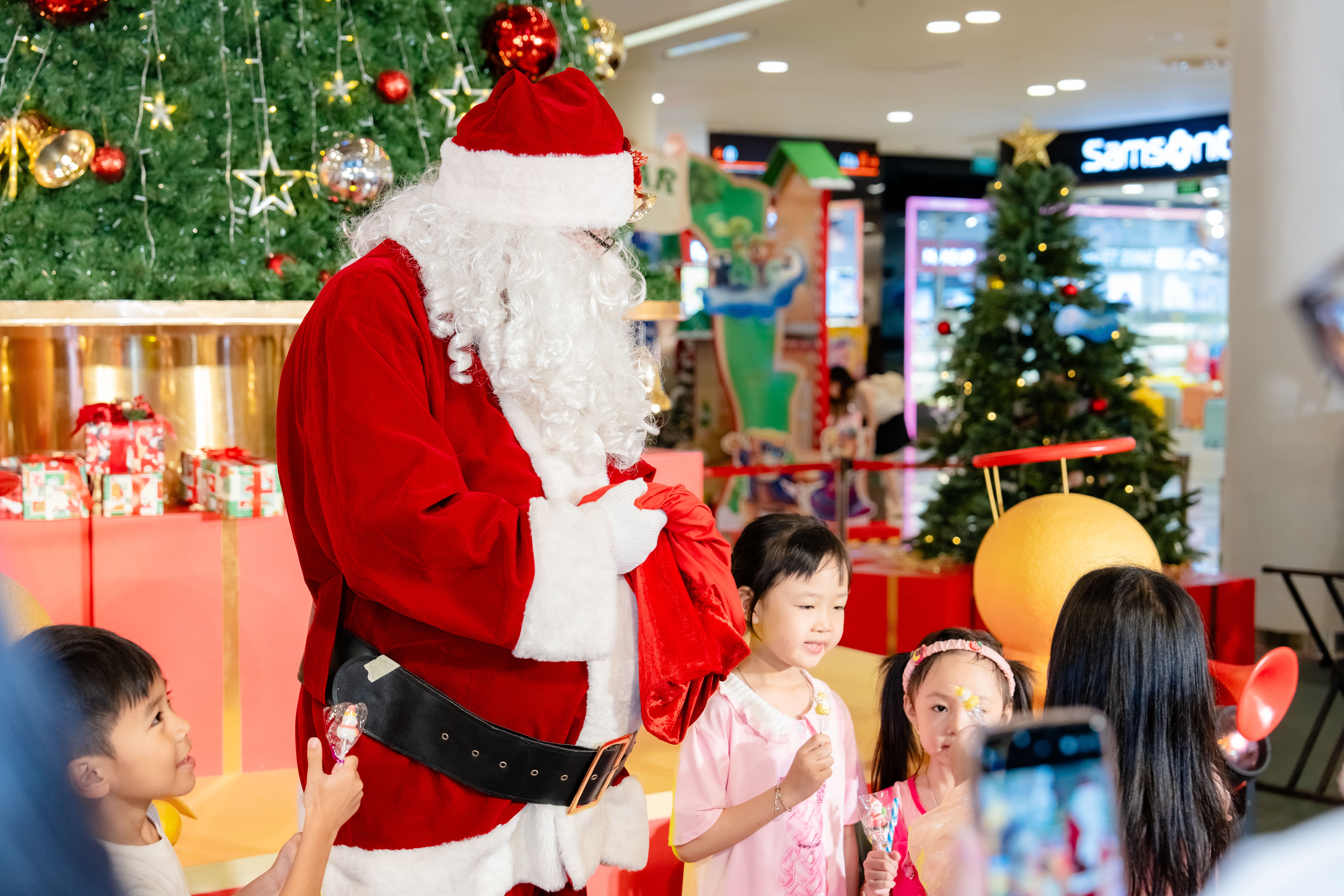 SC VivoCity,  vui Giang sinh anh 2