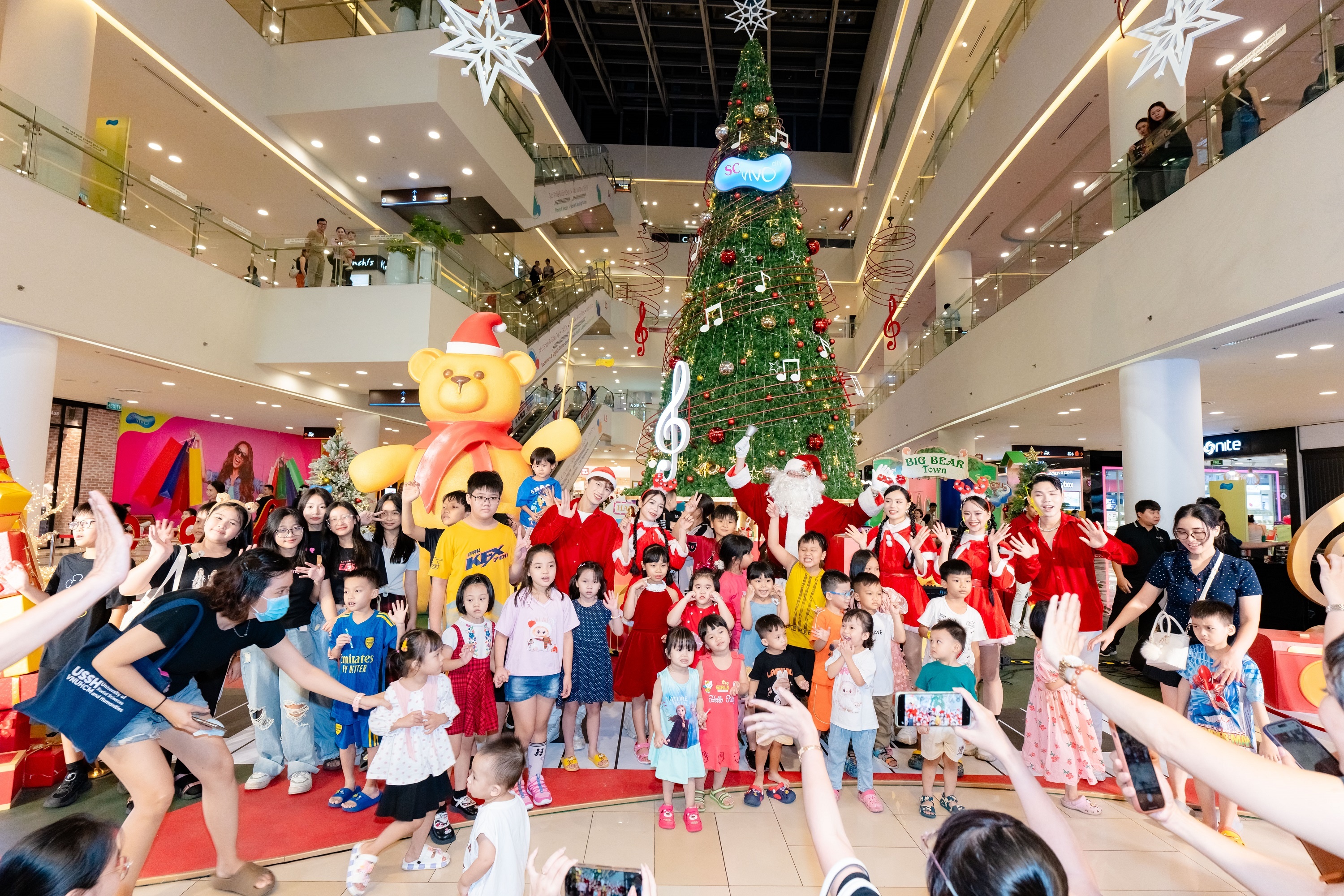 SC VivoCity,  vui Giang sinh anh 4