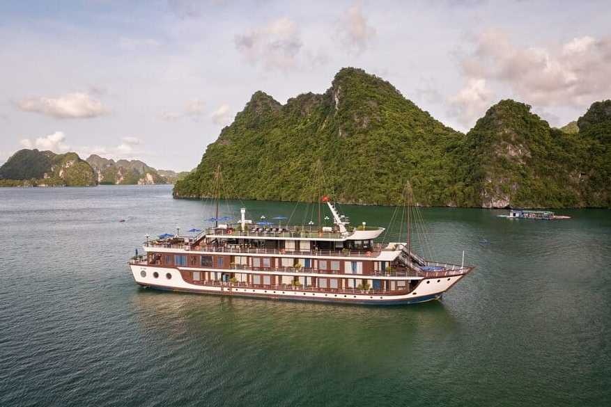 Tour du thuyen trai nghiem tron ven ve dep vinh Ha Long hinh anh
