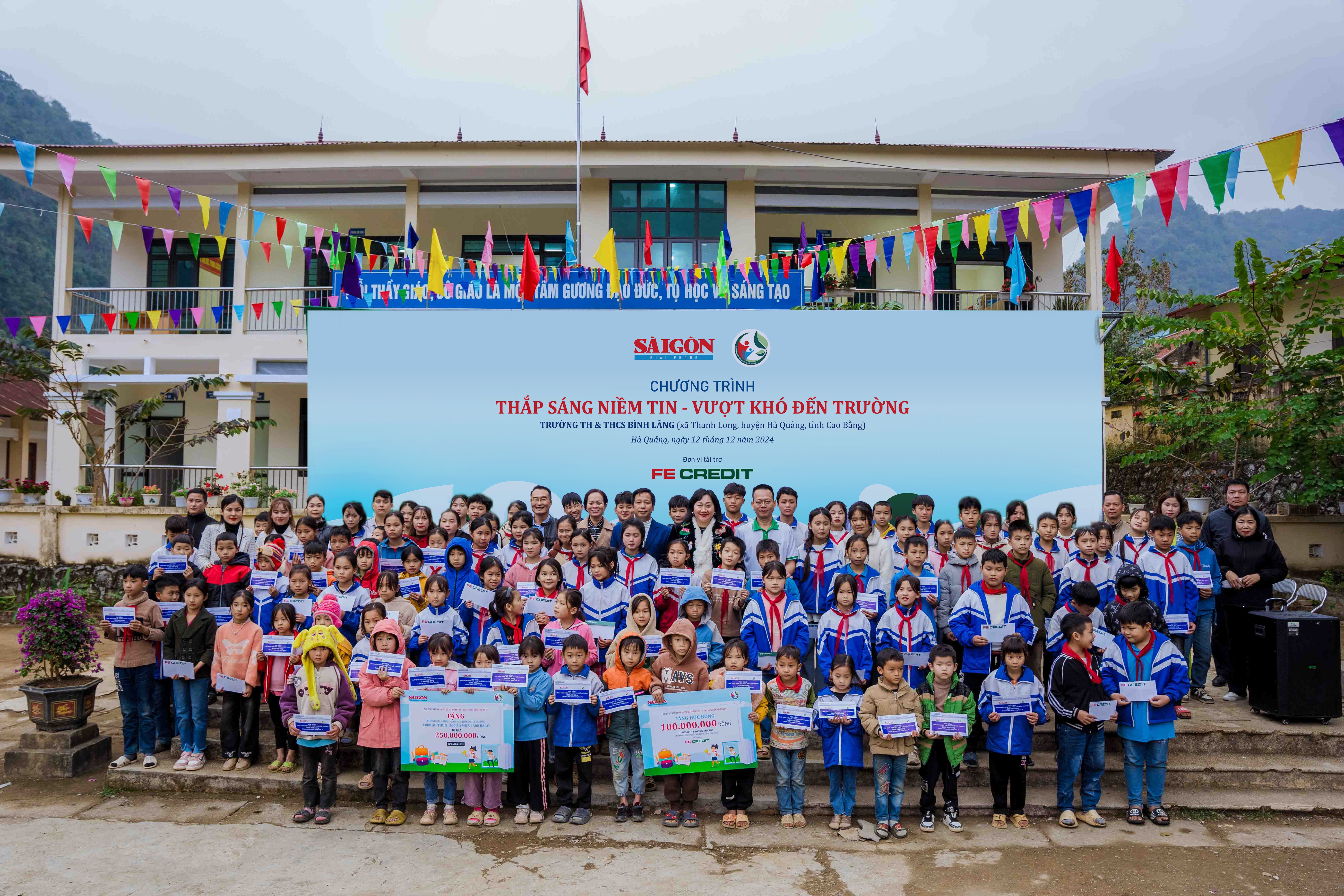 FE Credit,  hoc bong anh 1