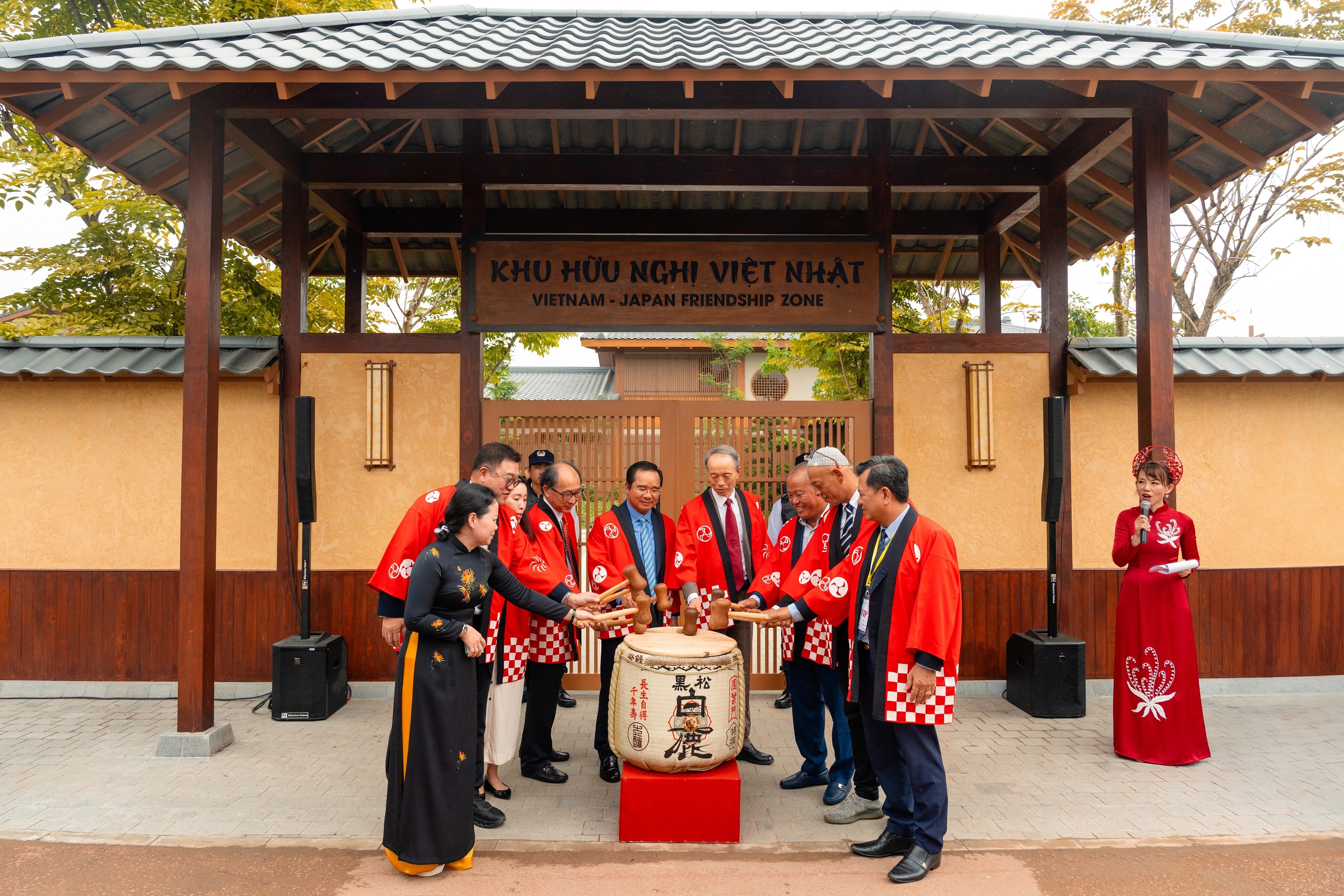 Nam Long,  Lang van hoa anh 17