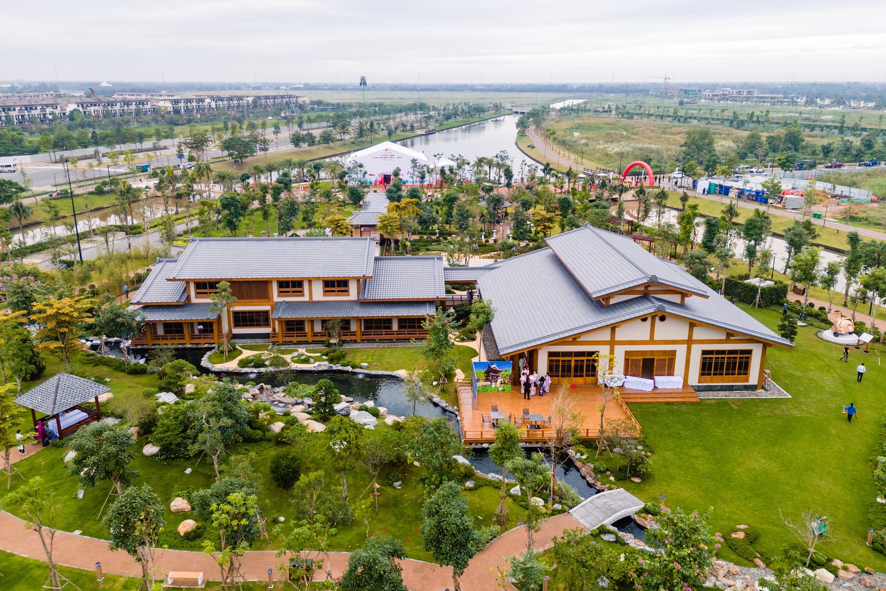 Nam Long,  Lang van hoa anh 1