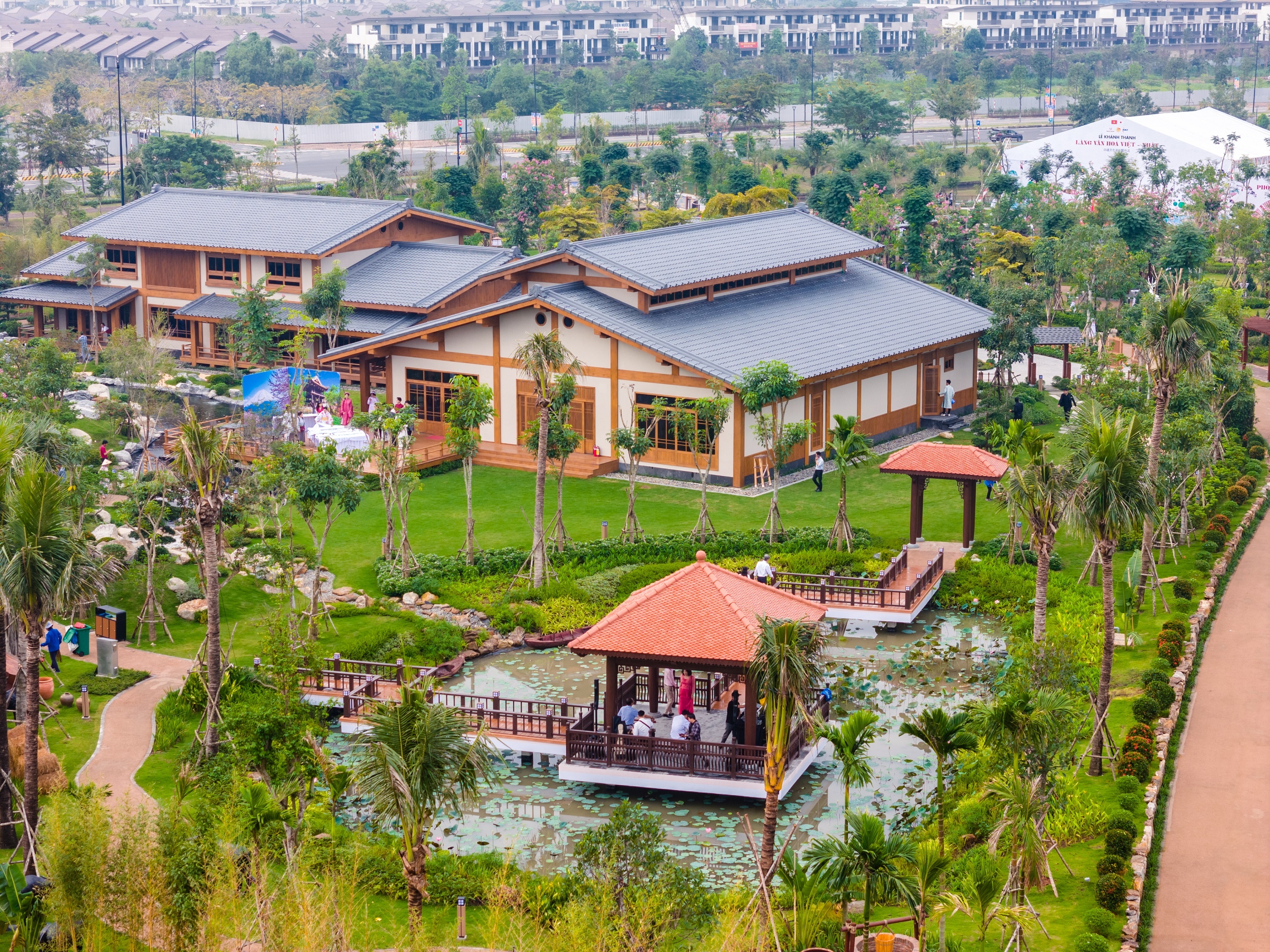 Nam Long,  Lang van hoa anh 13