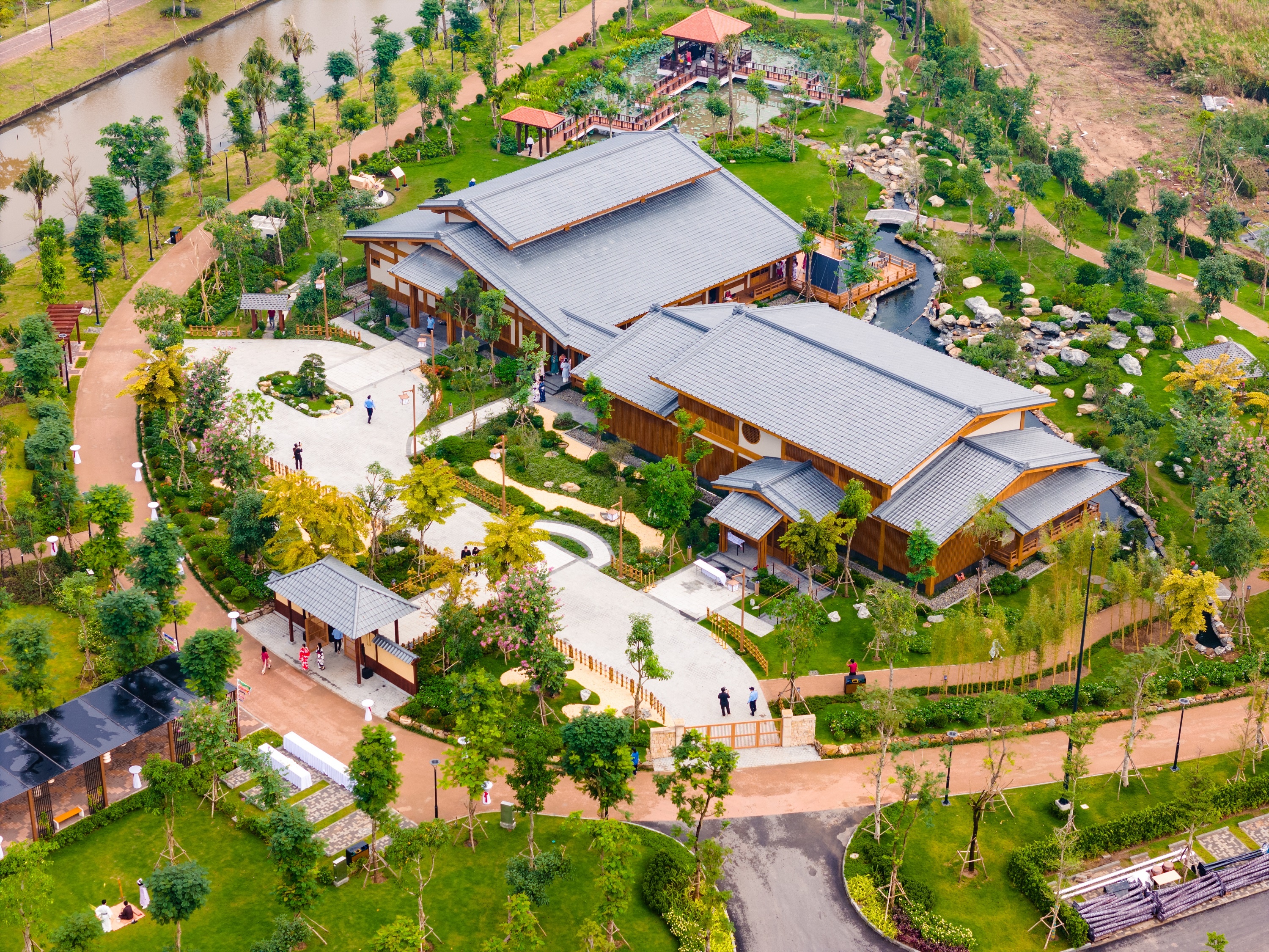 Nam Long,  Lang van hoa anh 2