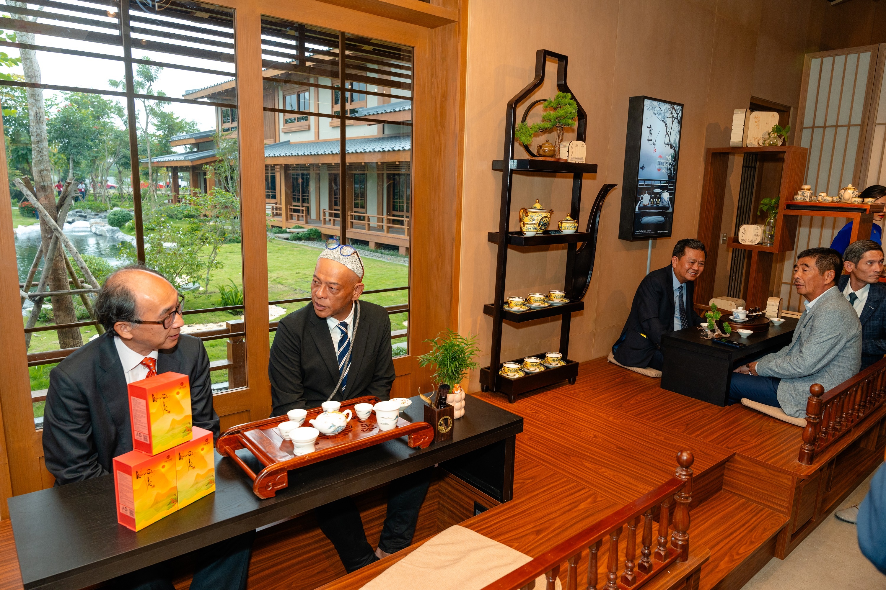 Nam Long,  Lang van hoa anh 10