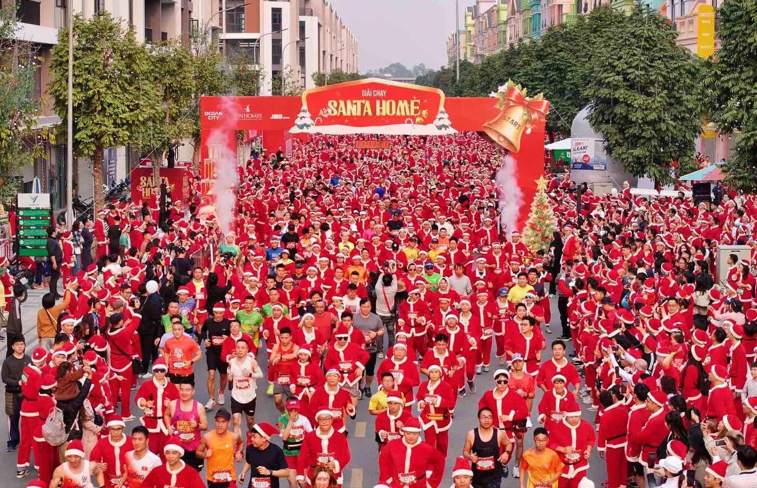 10.000 Santa khuay dao Ocean City trong giai chay doc dao 'co 1-0-2' hinh anh
