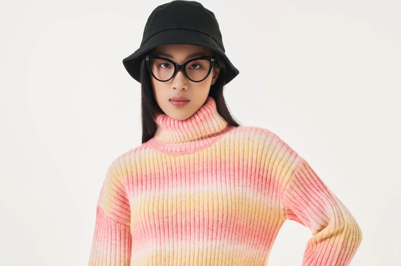 Kham pha bo suu tap ao len nam nu Canifa cho moi phong cach hinh anh