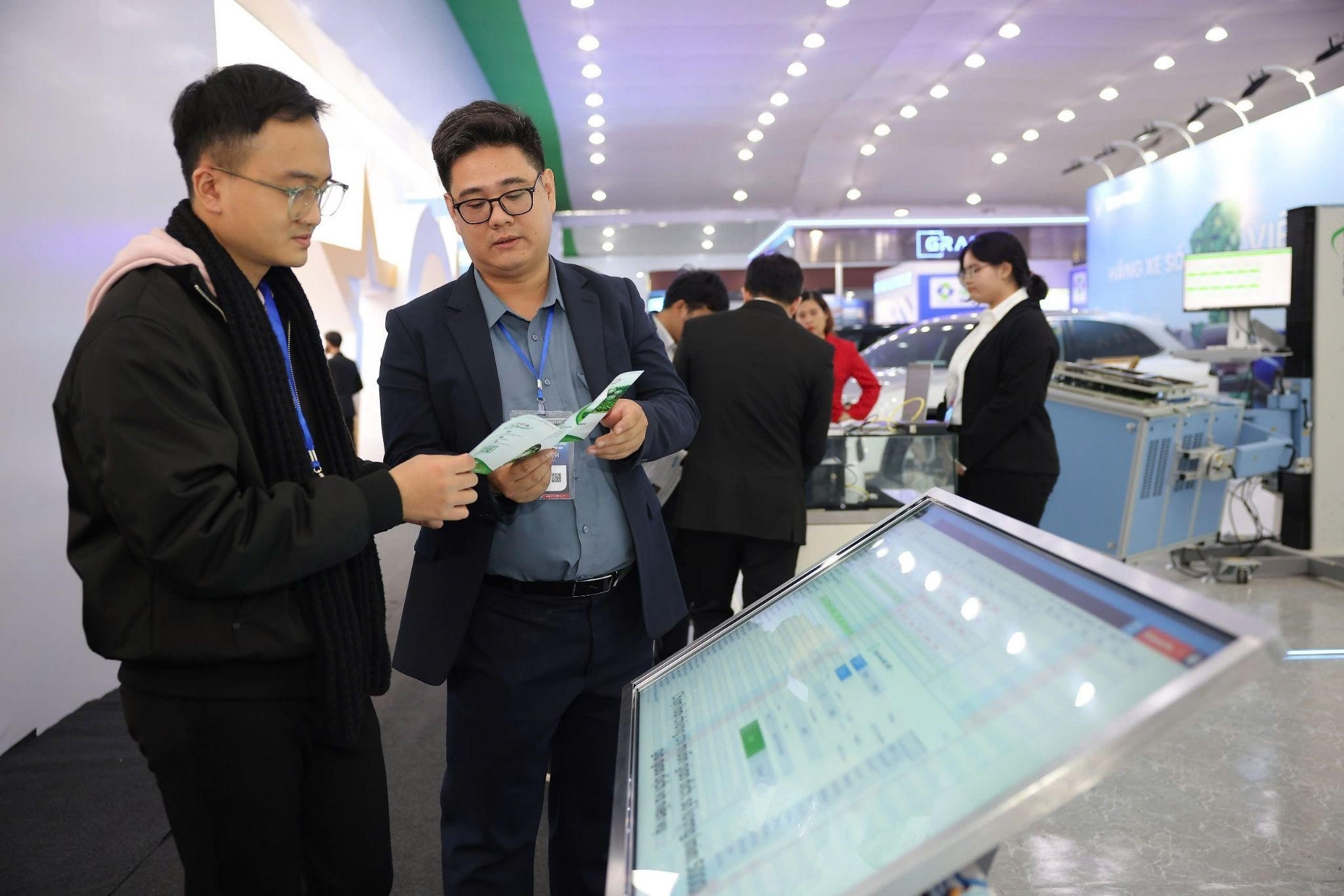 Tin chi carbon - diem moi o Trien lam Quoc phong Quoc te Viet Nam 2024 hinh anh