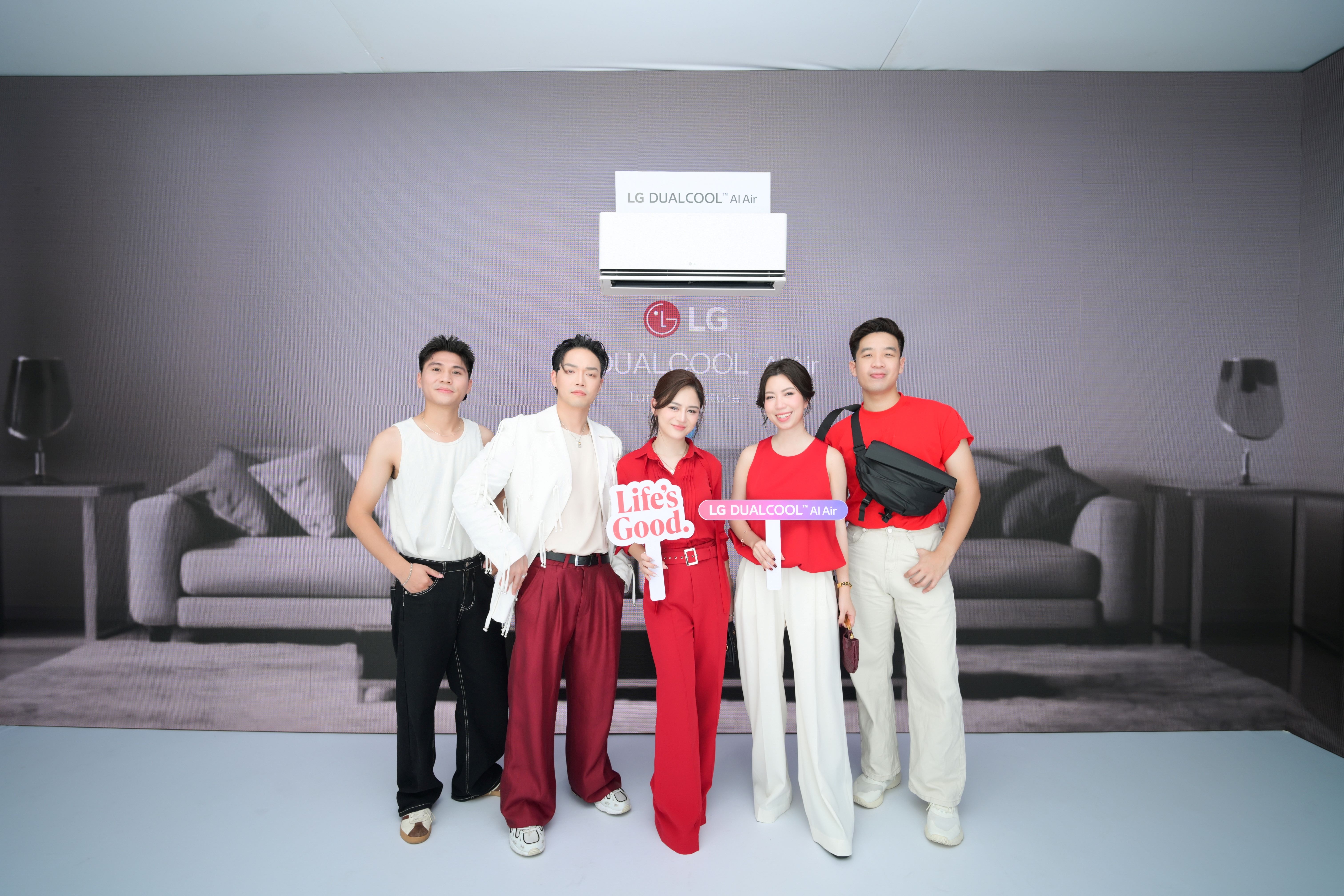 Trai nghiem lan gio thong minh o trien lam 'Hoa am tang khong' cua LG hinh anh