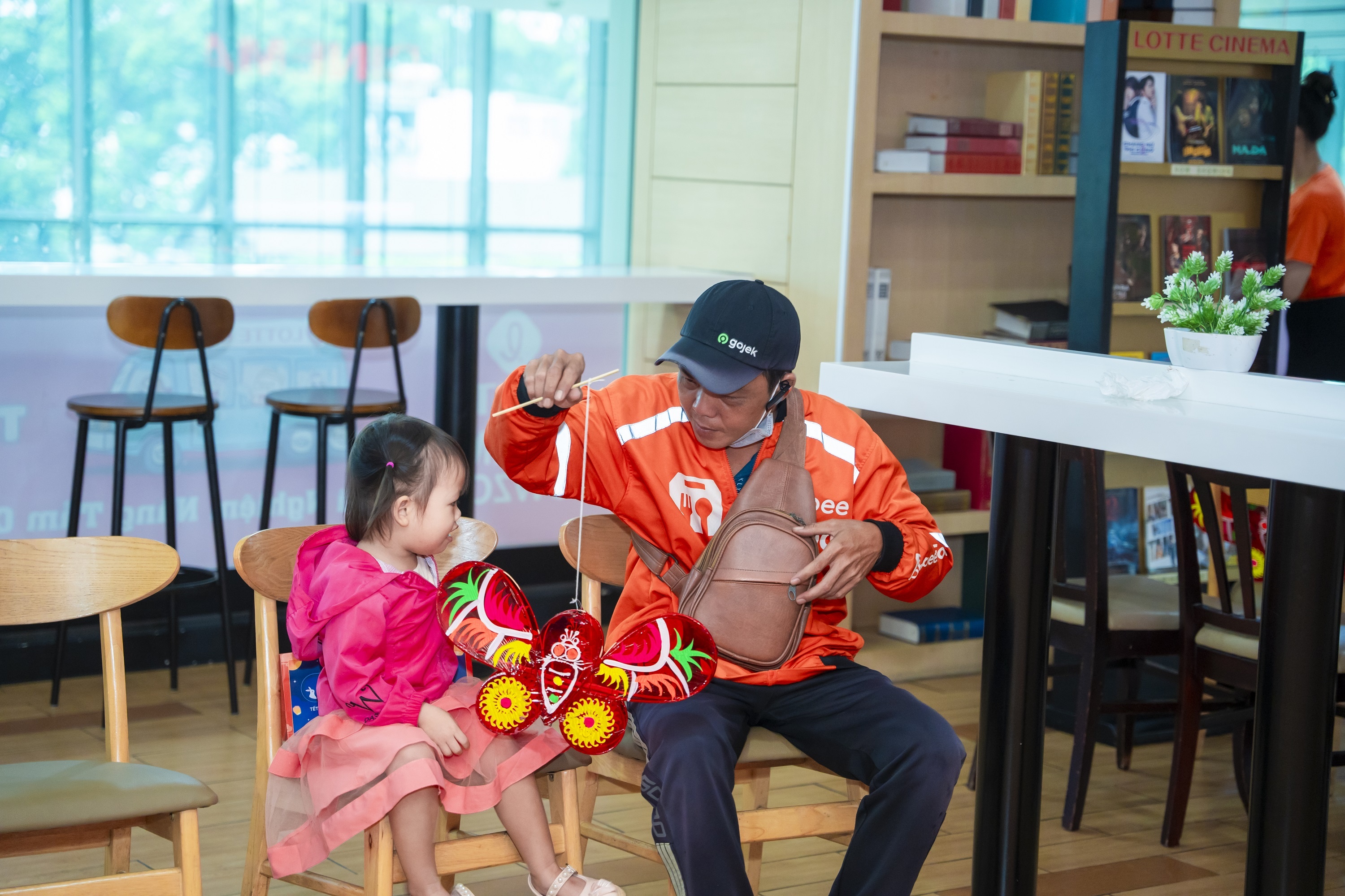 ShopeeFood,  xe cam anh 13