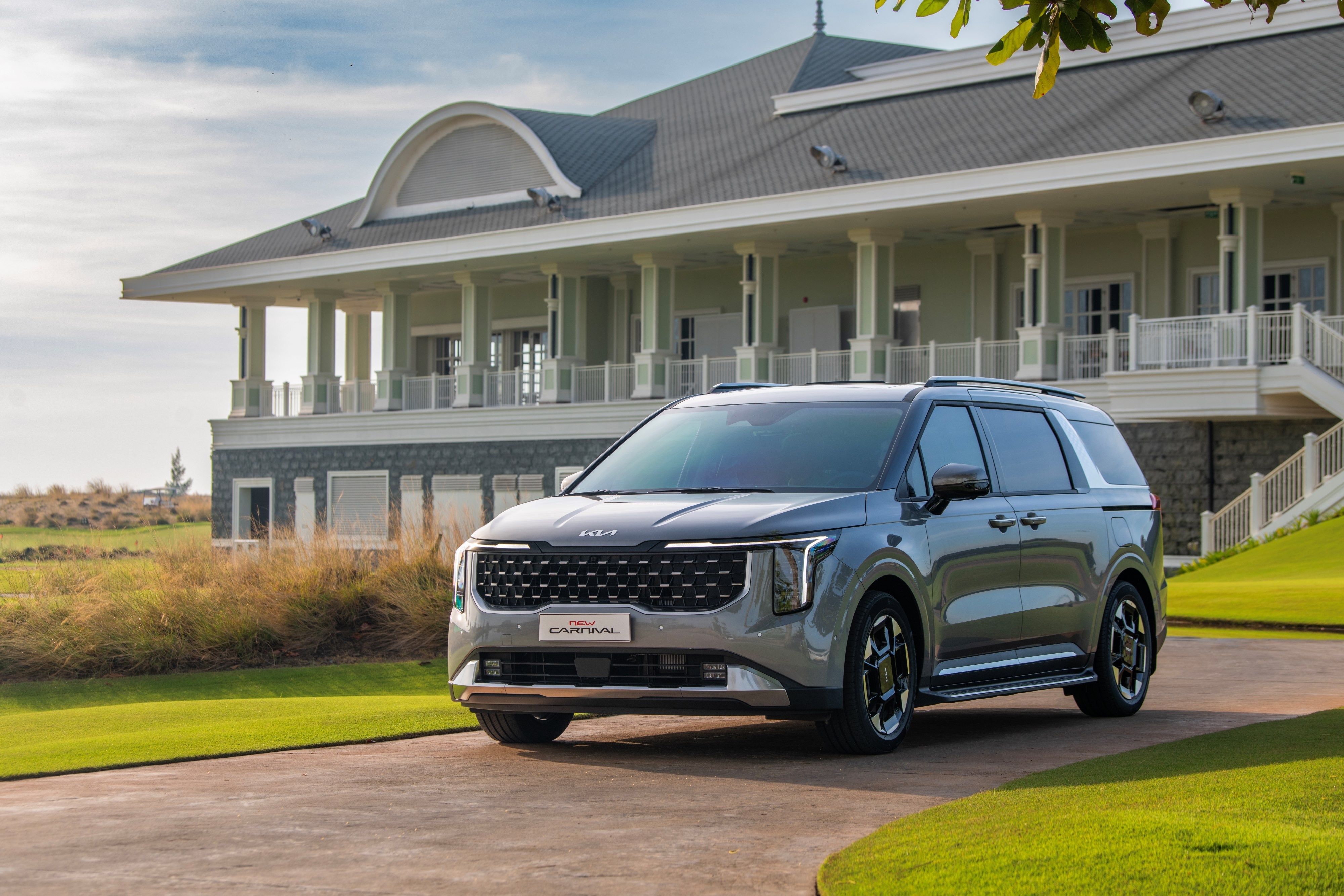 Kia New Carnival noi bat trong phan khuc SUV cao cap co lon hinh anh