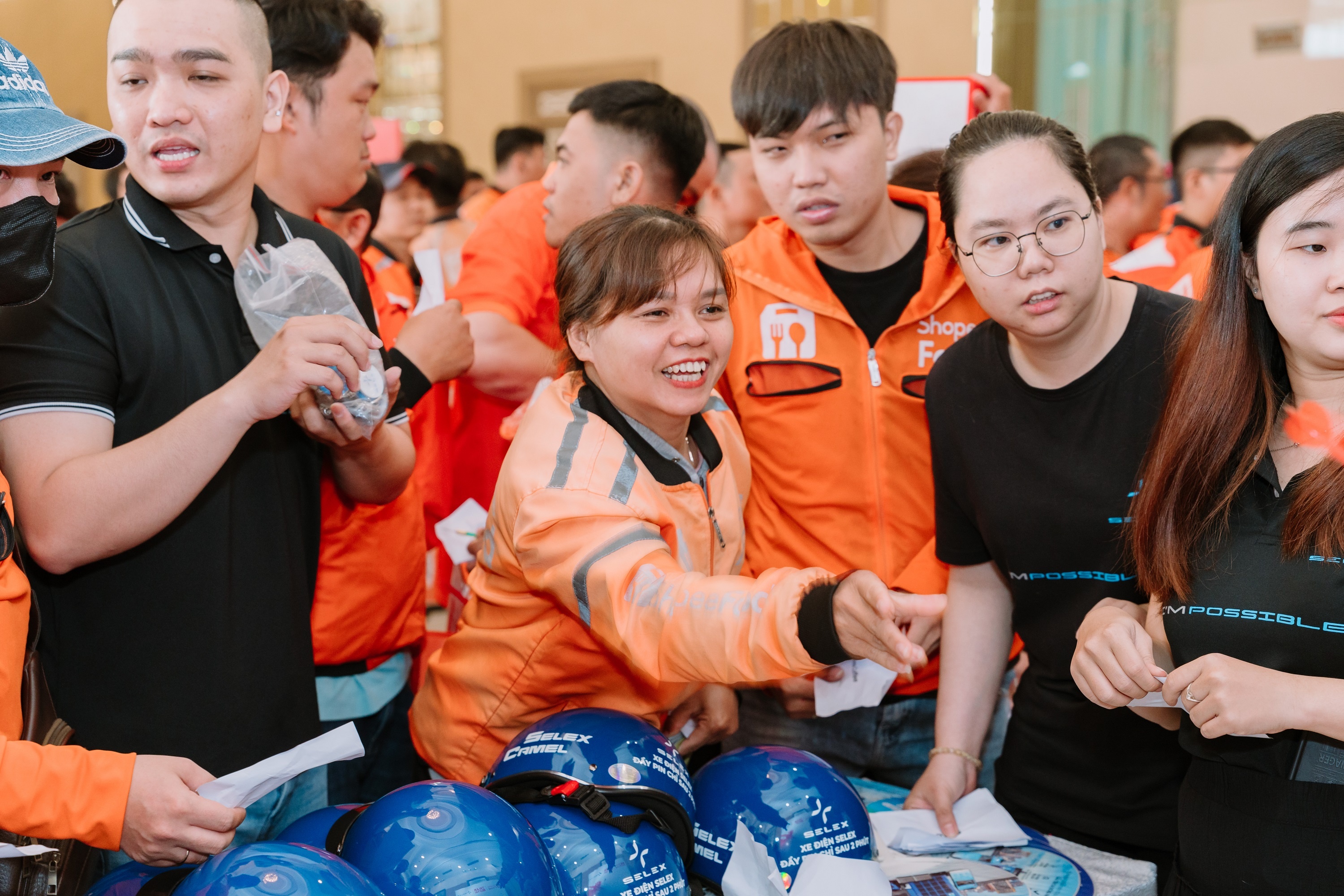 ShopeeFood,  xe cam anh 2