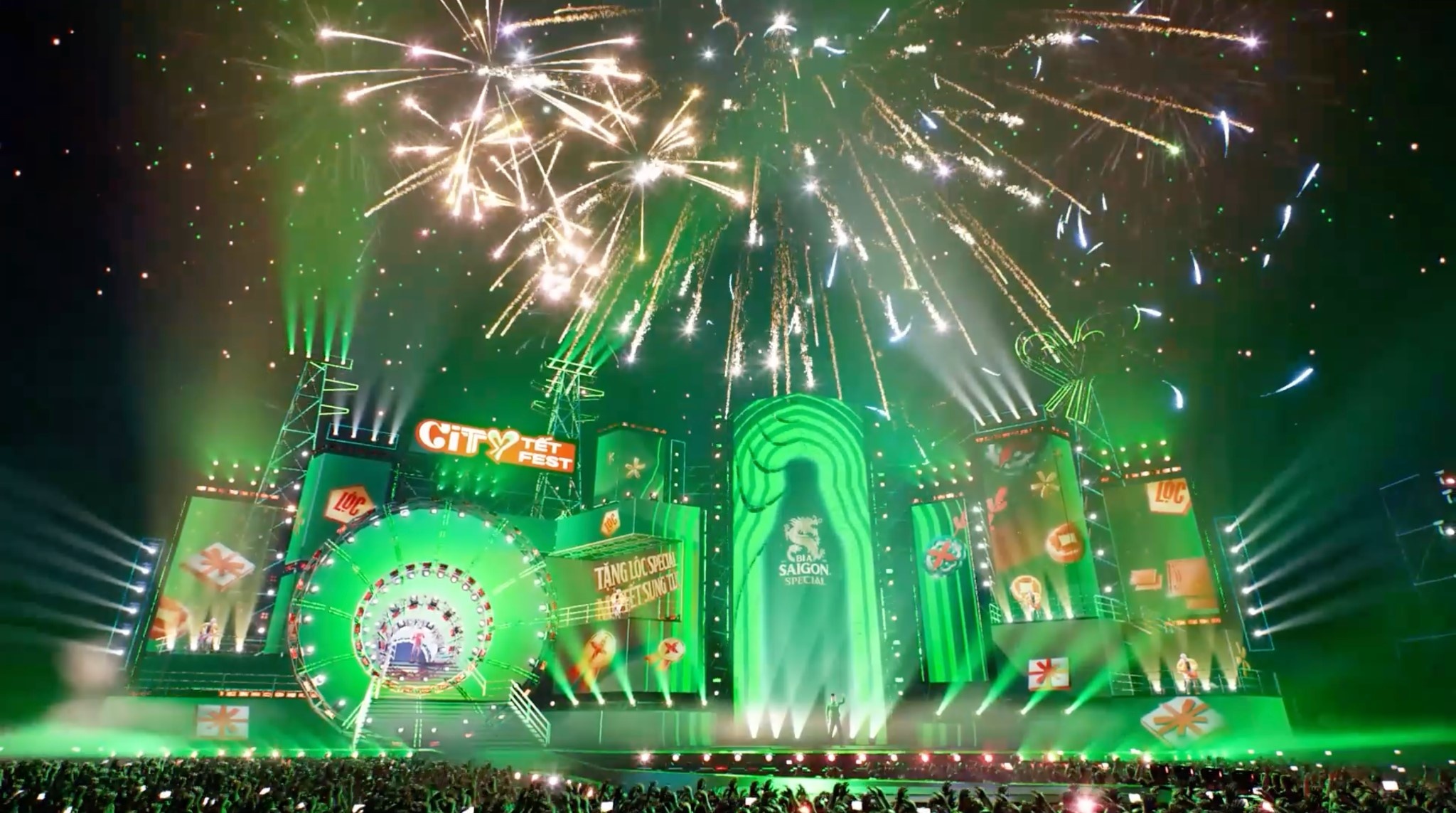 Le hoi Countdown bung no cung Bia Saigon Special va dan sao quy tu hinh anh