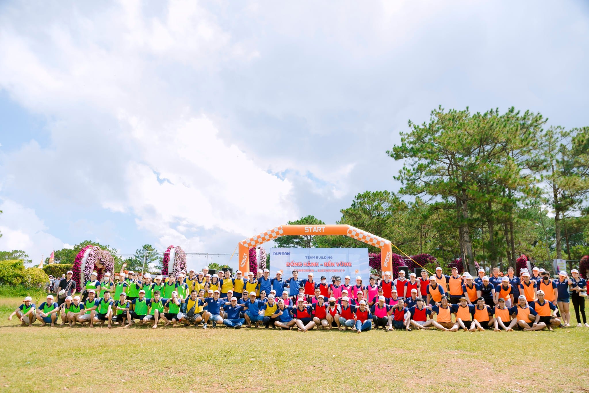 Duy Tan kien dinh voi muc tieu 'Dong hanh - Ben vung' trong nam 2024 hinh anh