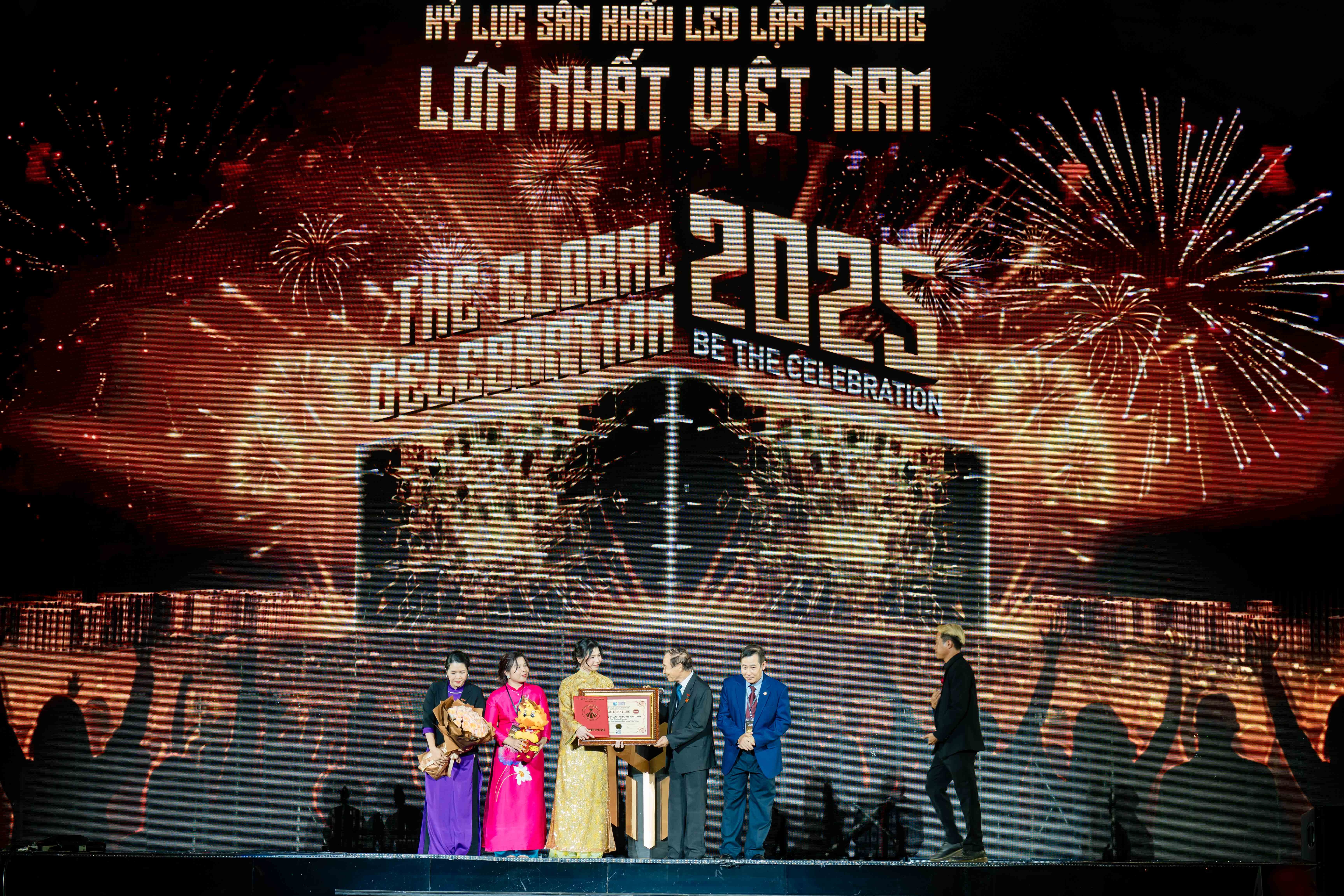 The Global Celebration,  The Global City anh 3