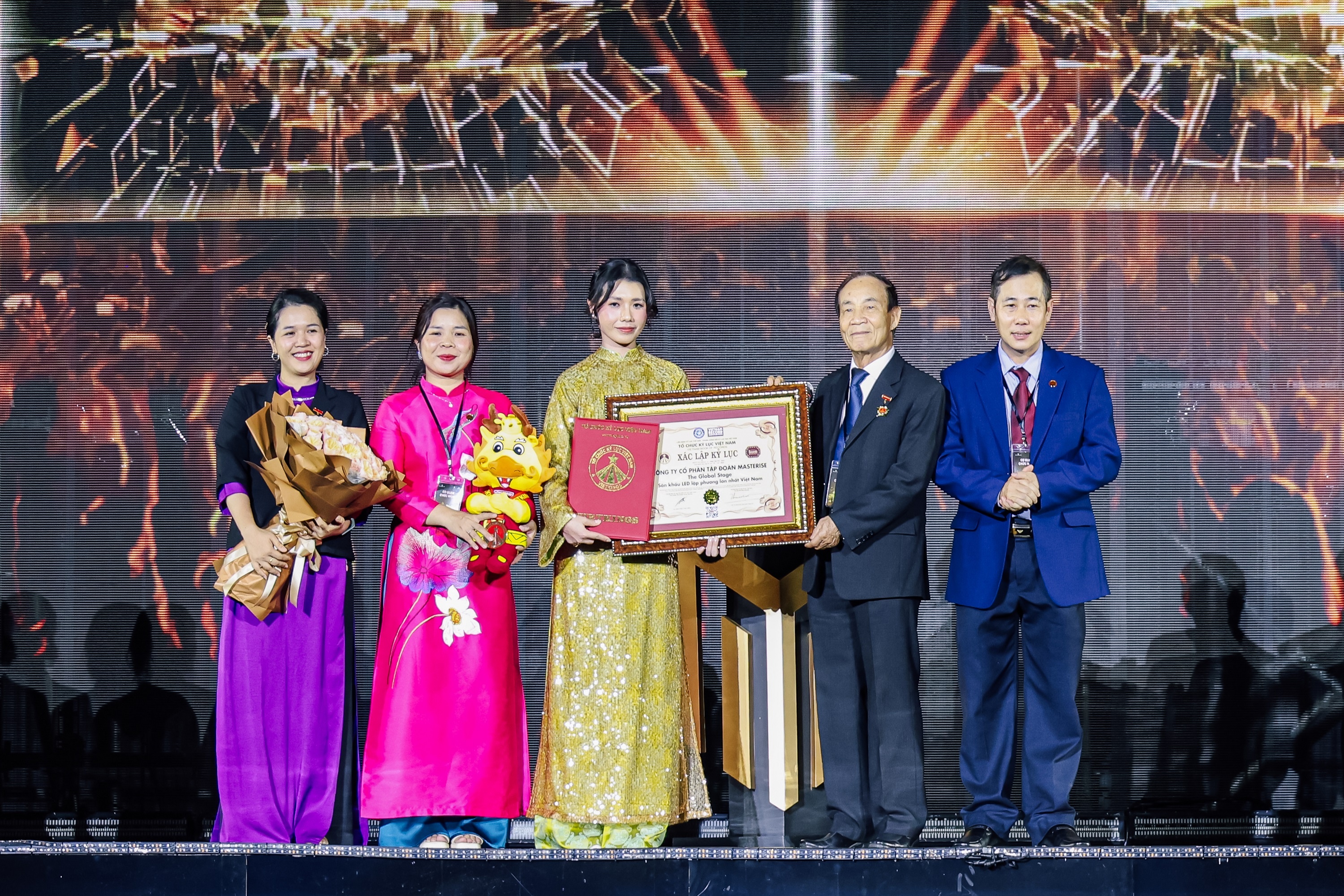 The Global Celebration,  The Global City anh 4