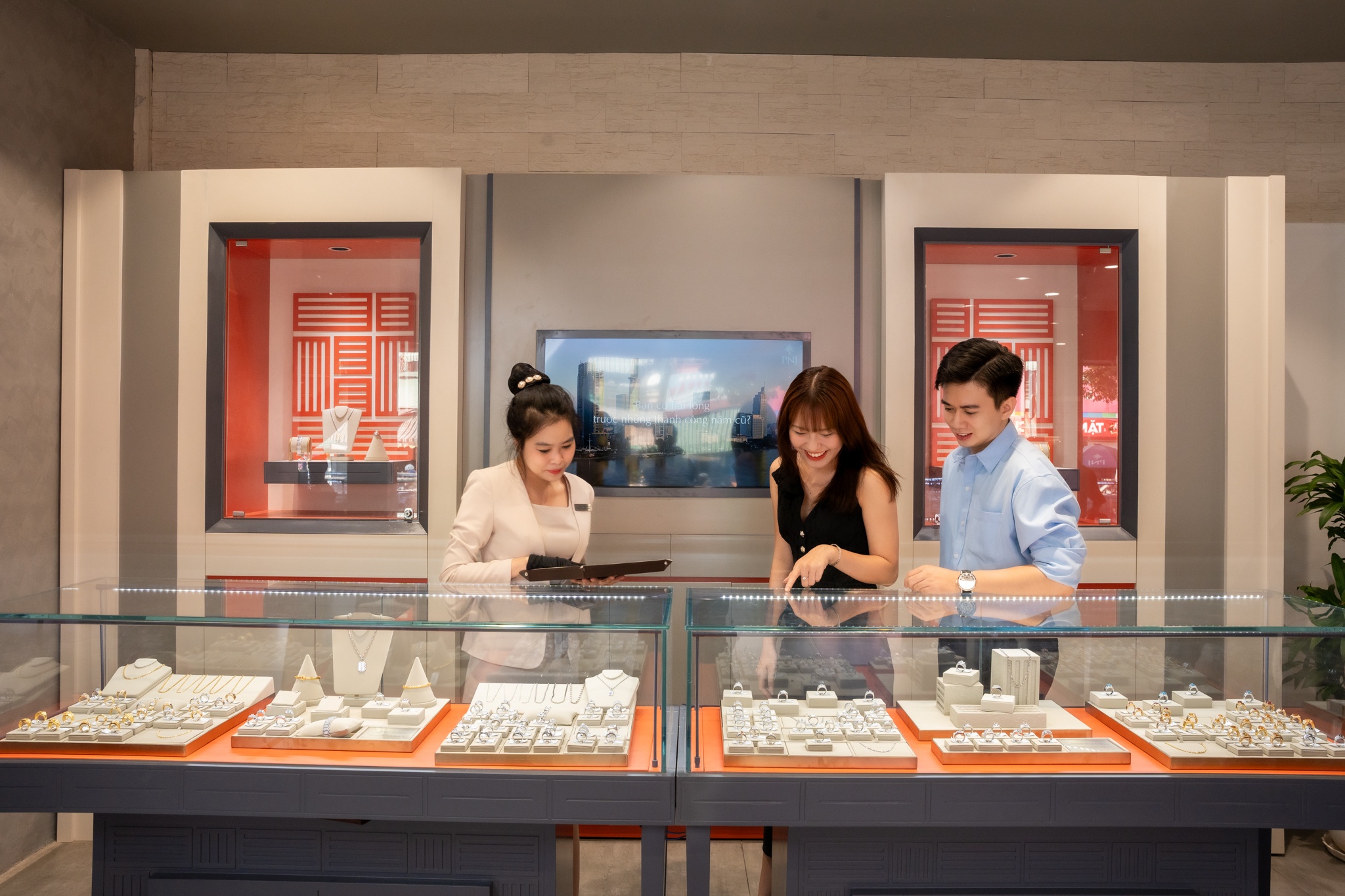 PNJ nhan giai 'Thuong hieu Vang' tu UBND TP.HCM hinh anh